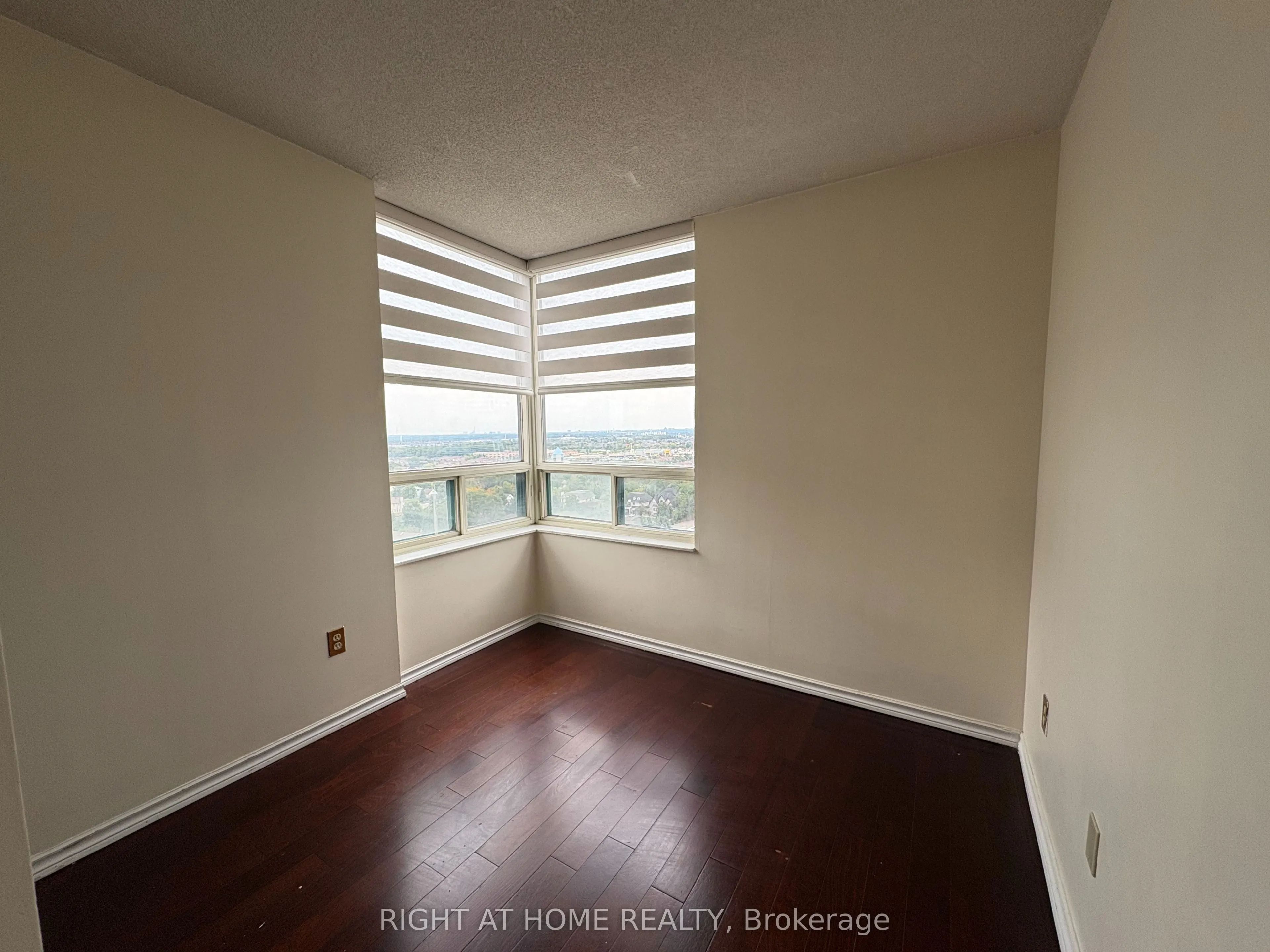 285 Enfield Place, #2004