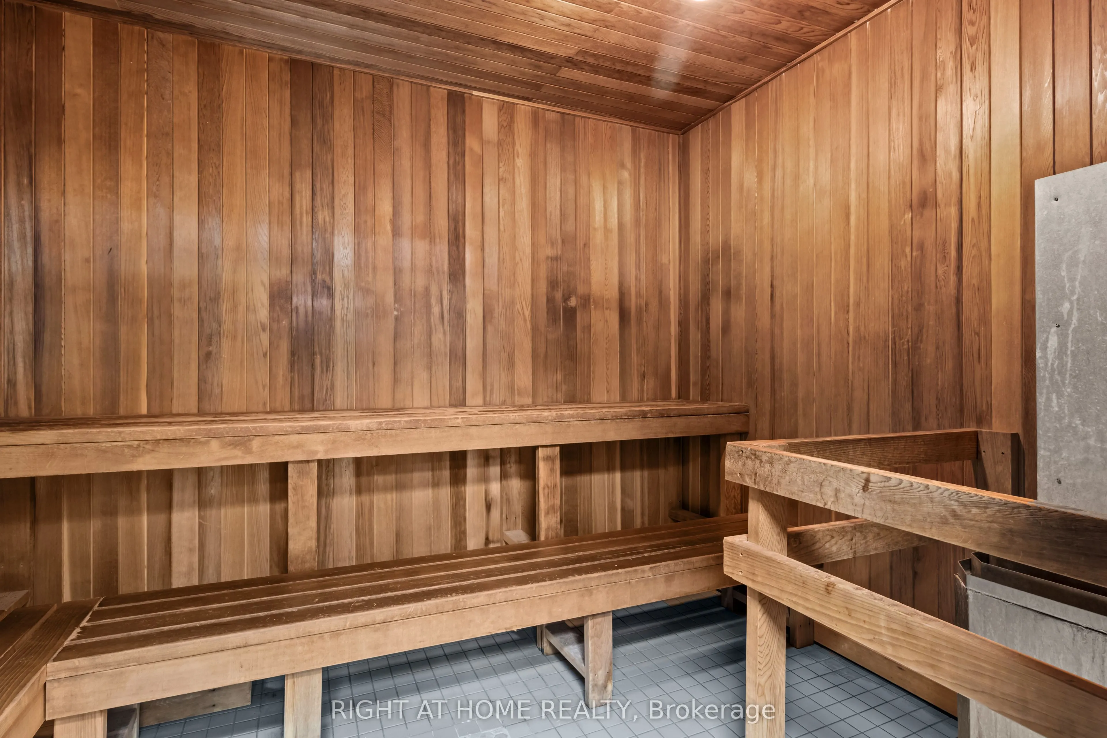 285 Enfield Place, #2004