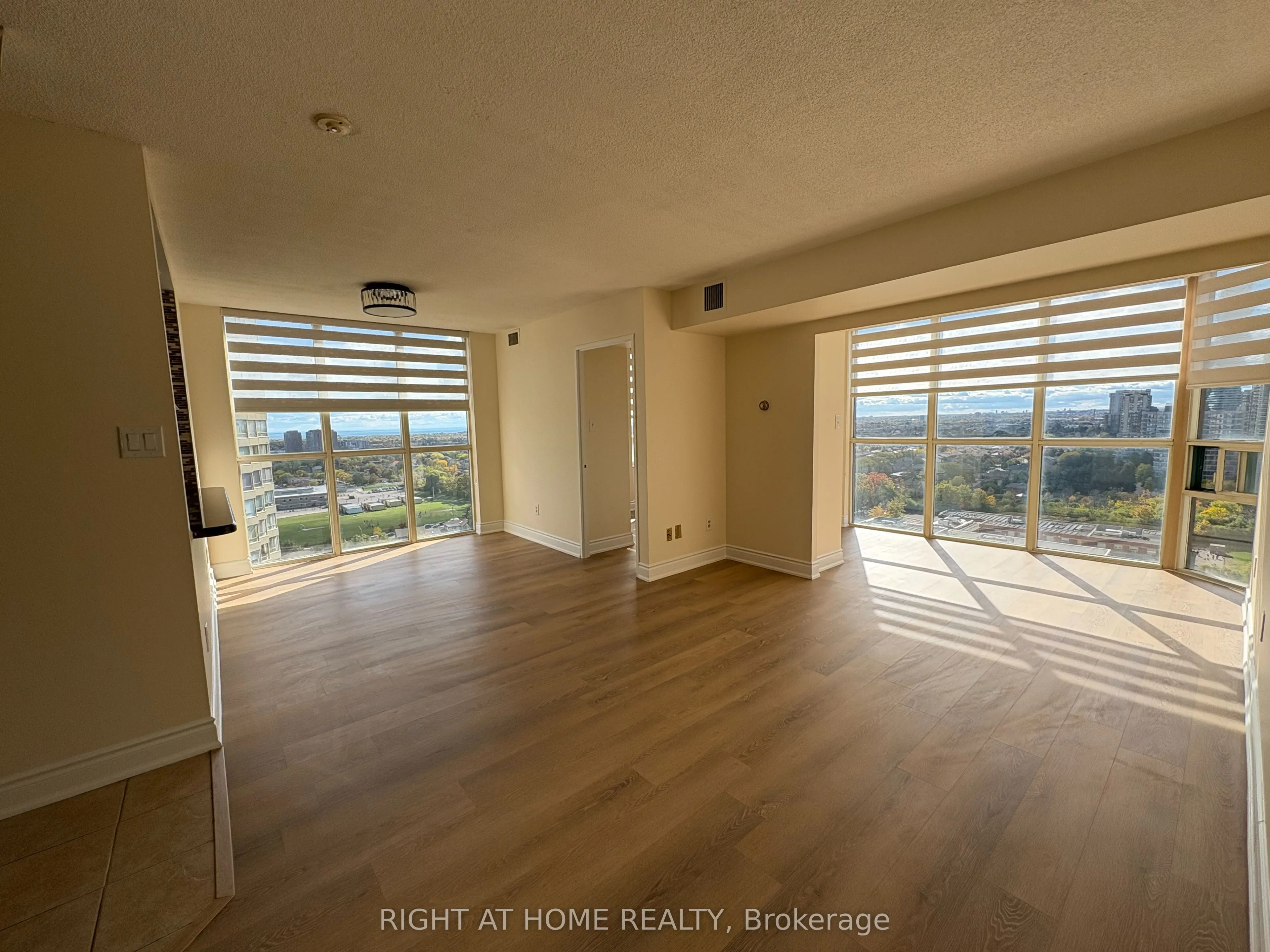 285 Enfield Place, #2004