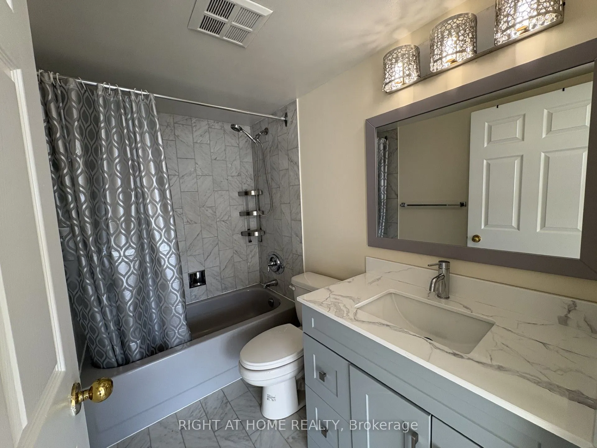 285 Enfield Place, #2004