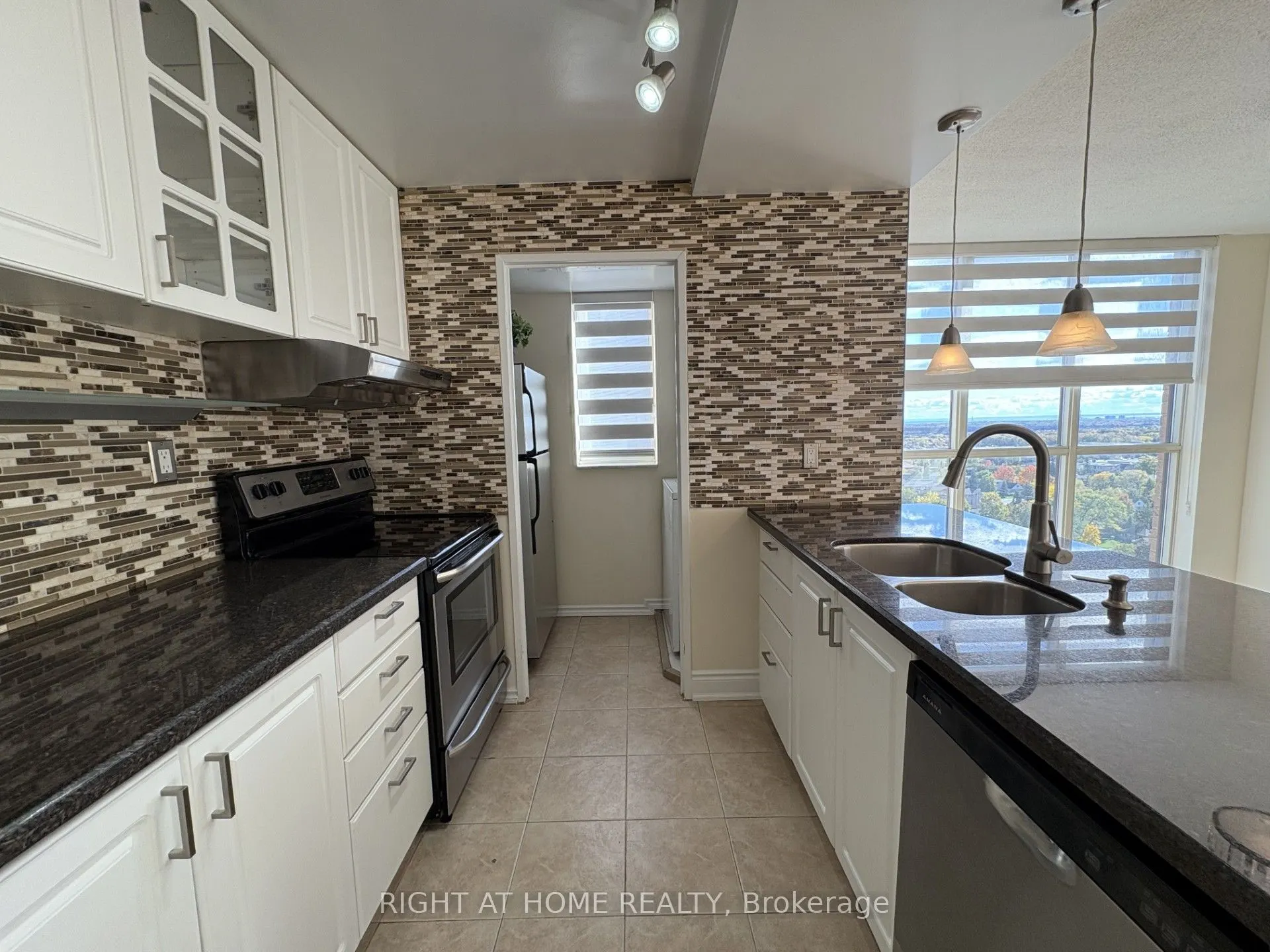 285 Enfield Place, #2004