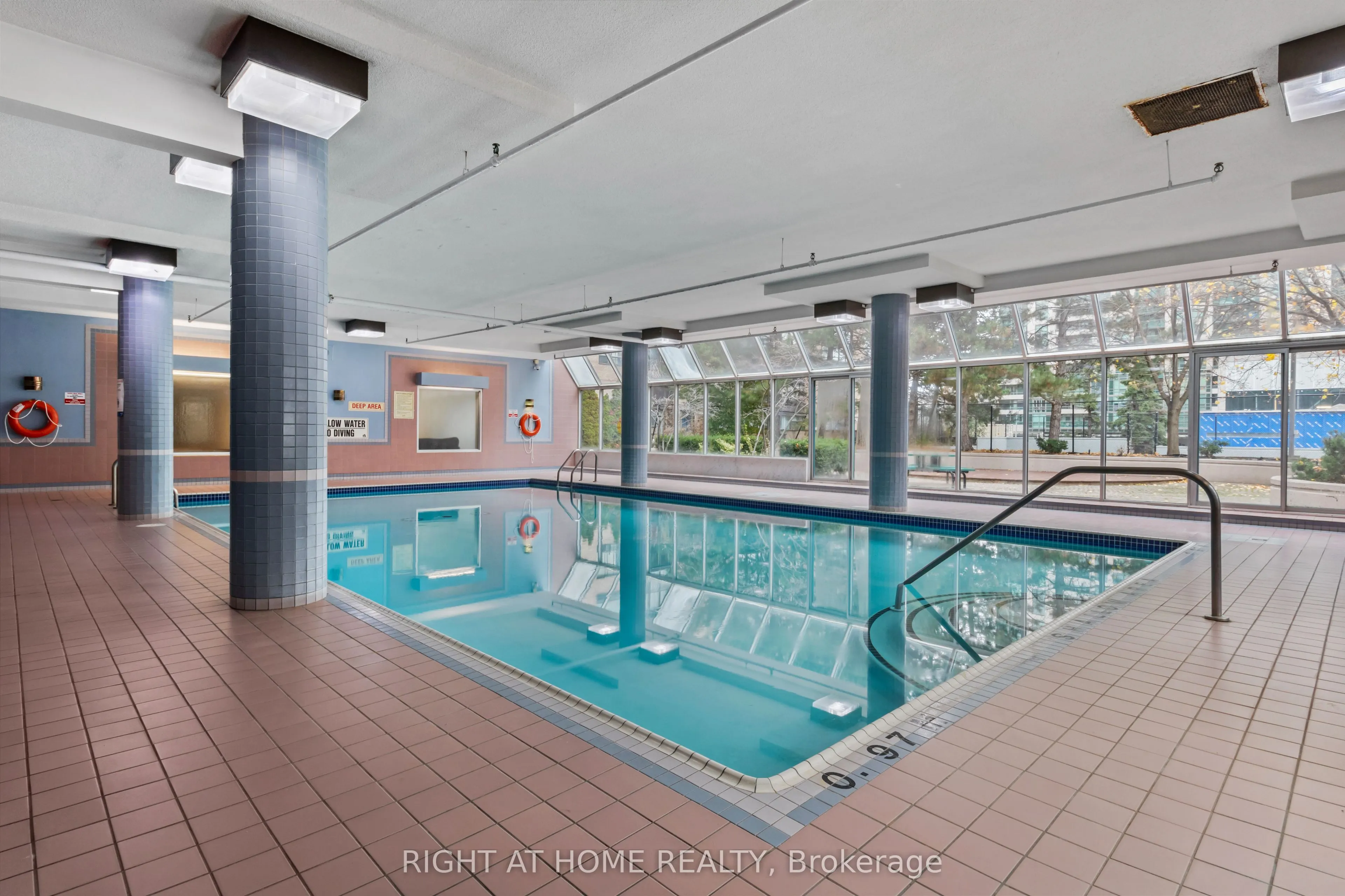 285 Enfield Place, #2004