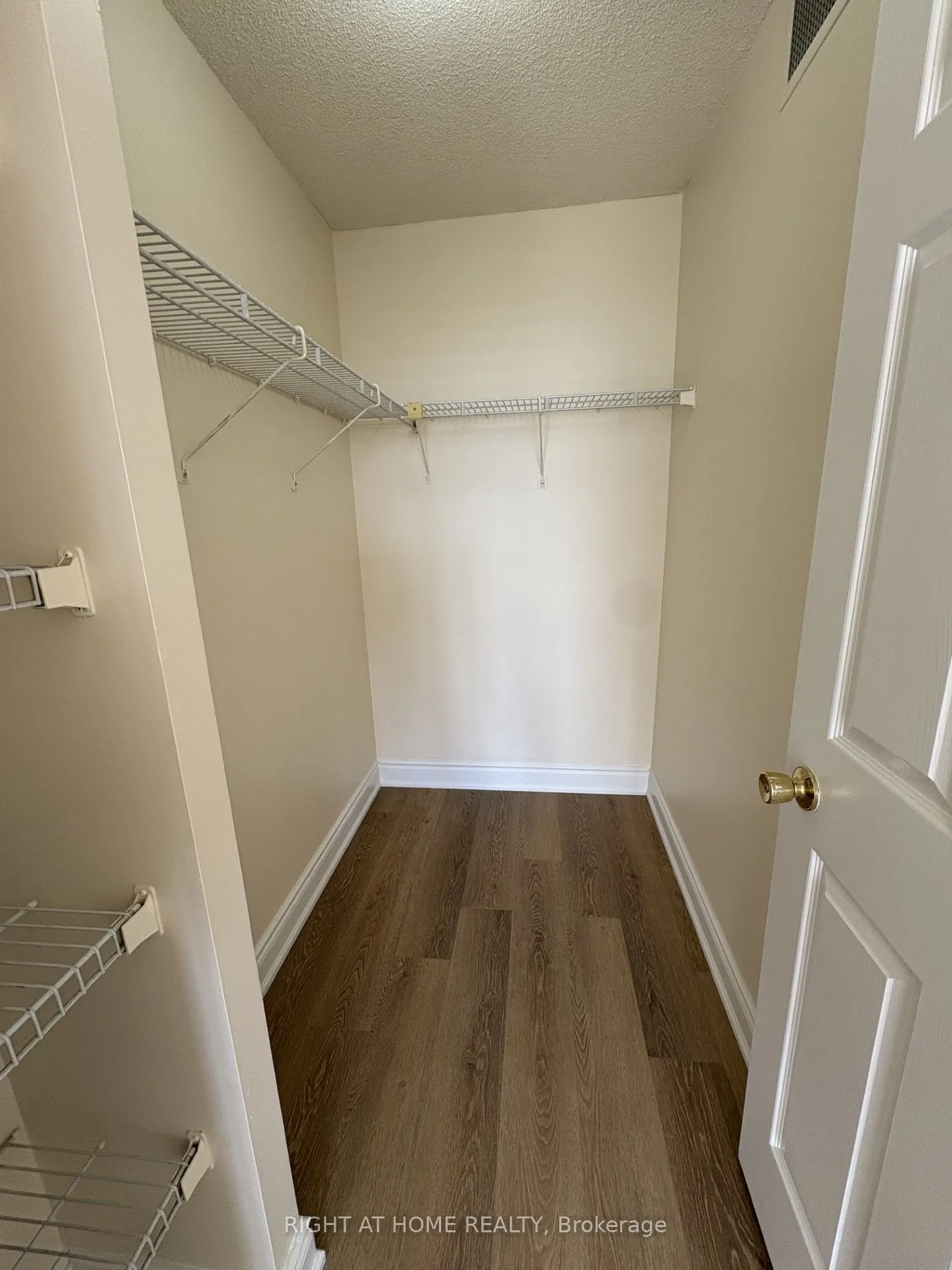 285 Enfield Place, #2004