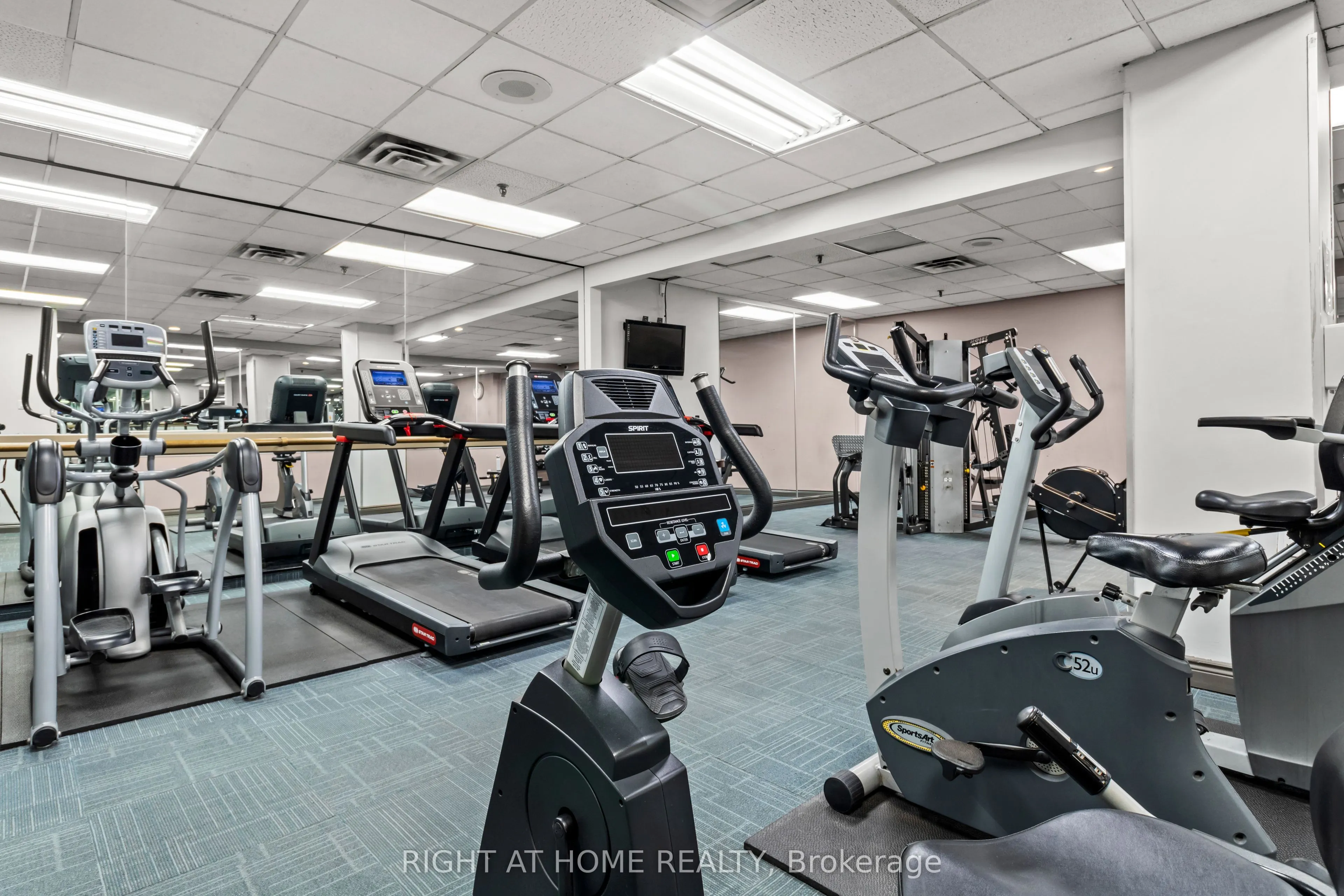 285 Enfield Place, #2004