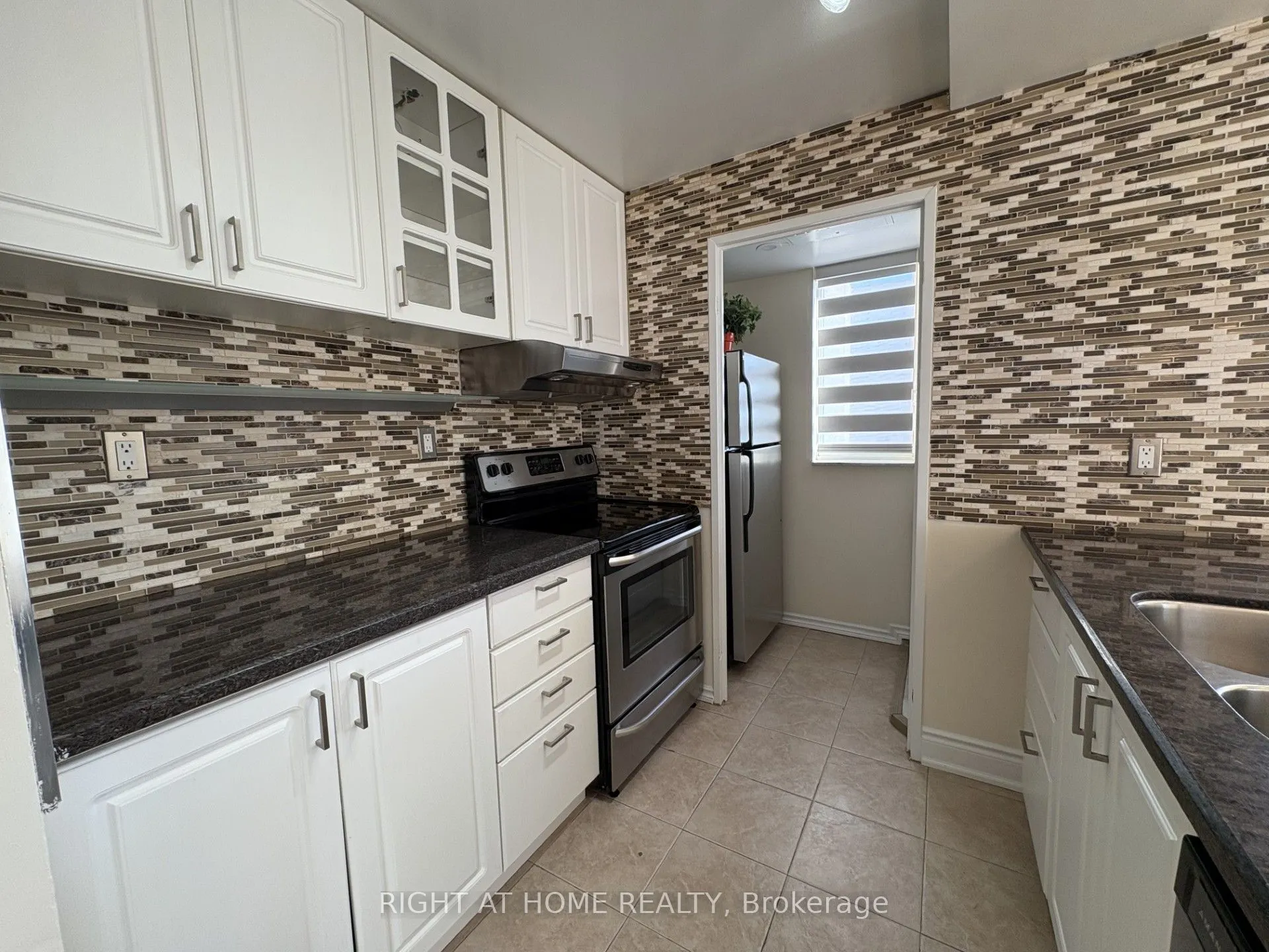 285 Enfield Place, #2004