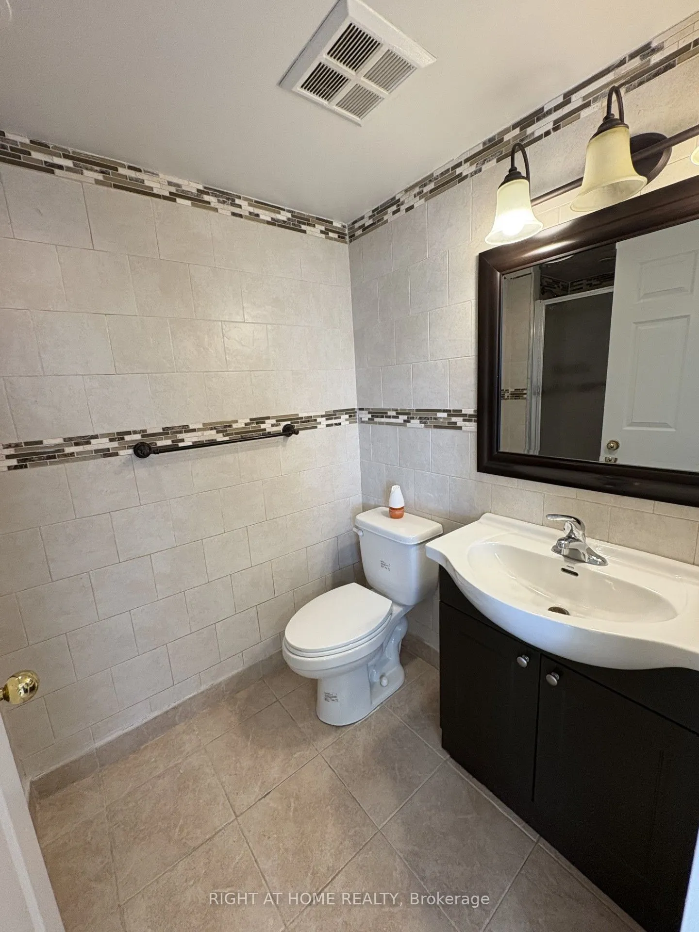 285 Enfield Place, #2004