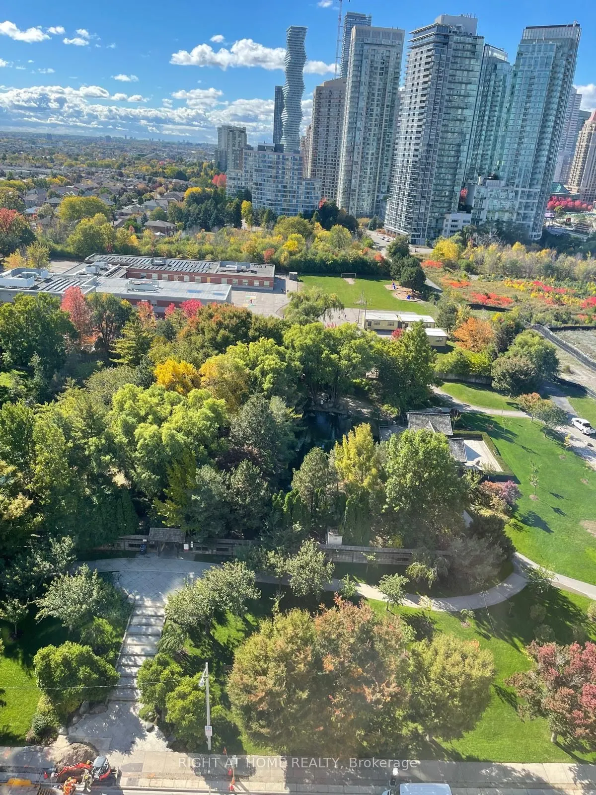 285 Enfield Place, #2004