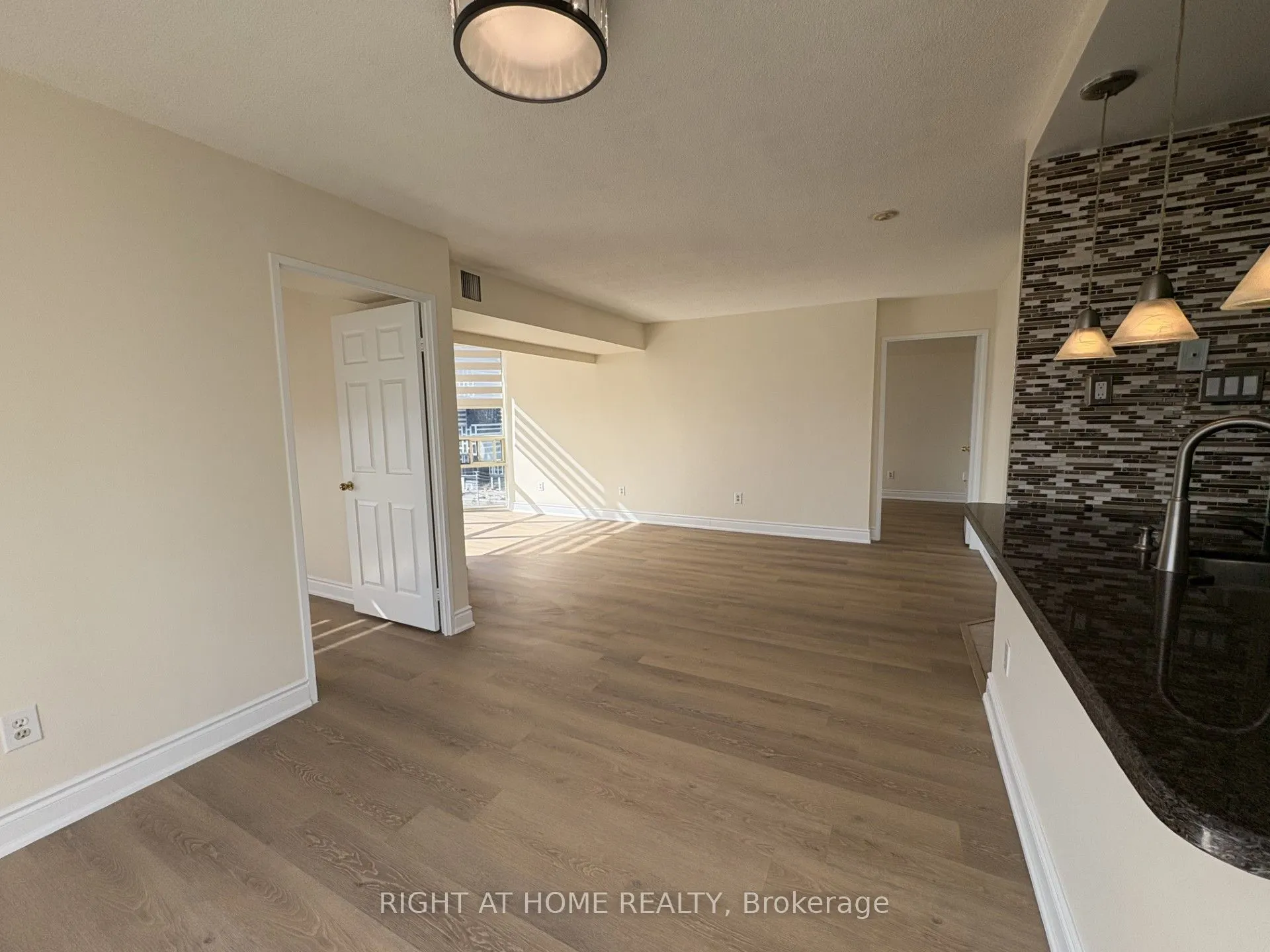 285 Enfield Place, #2004