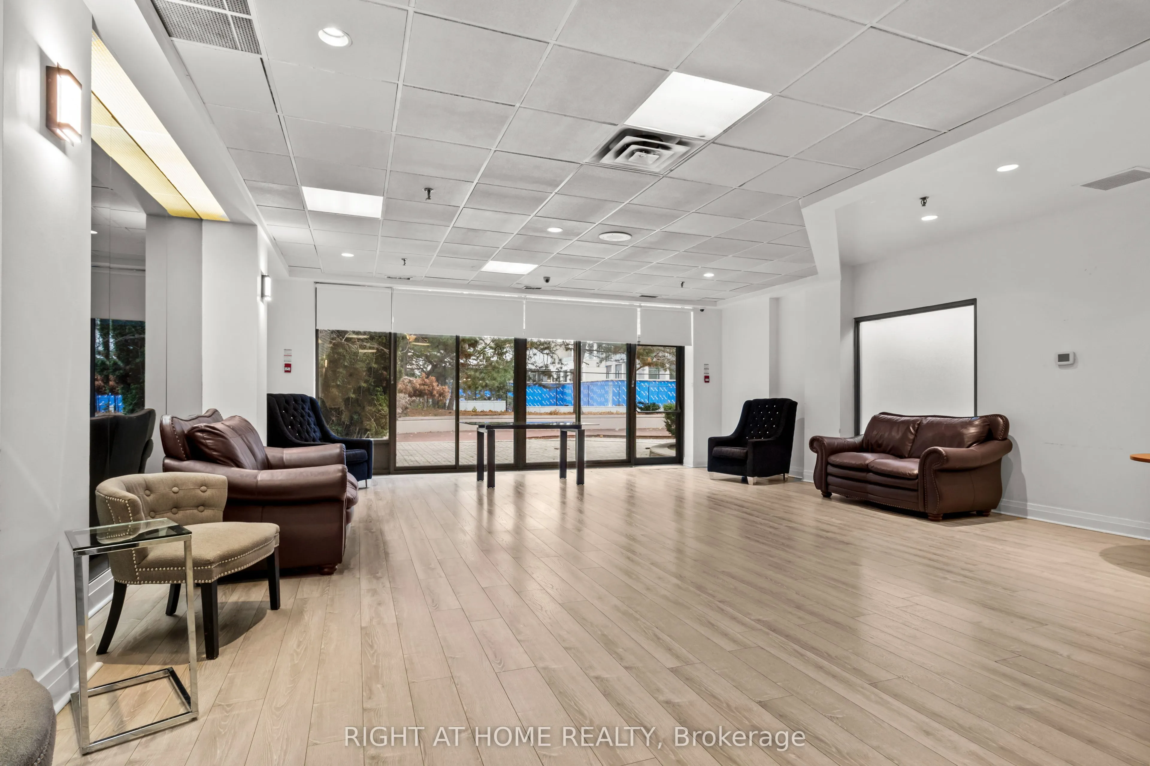 285 Enfield Place, #2004