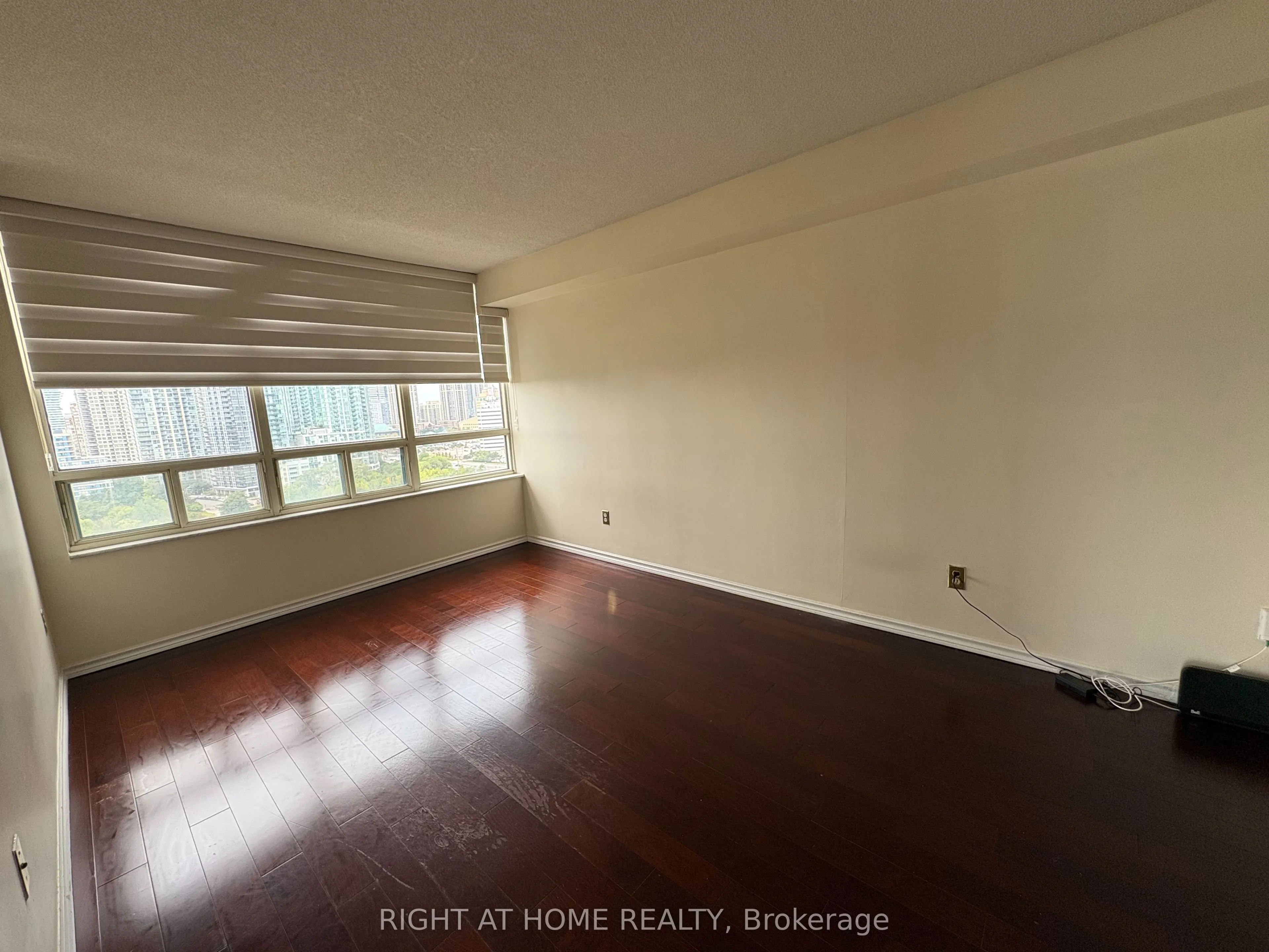 285 Enfield Place, #2004