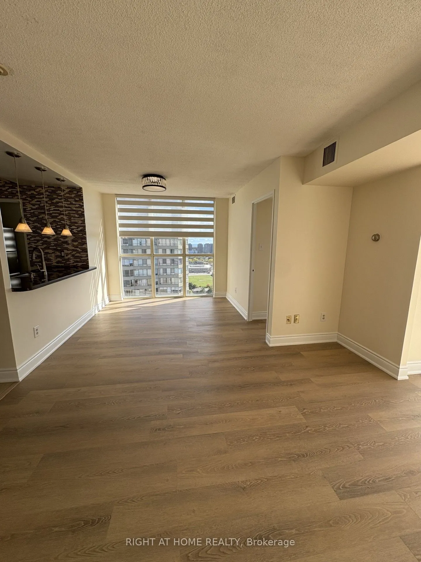 285 Enfield Place, #2004