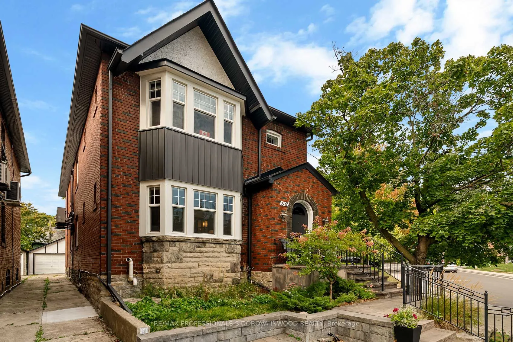 96 Evelyn Crescent