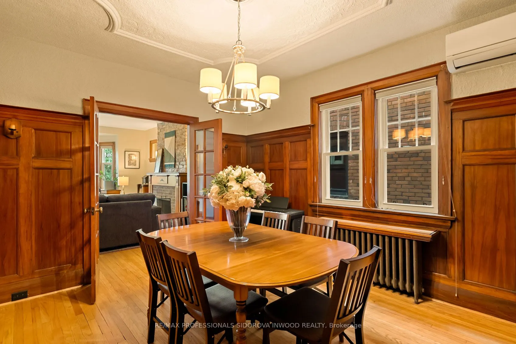 96 Evelyn Crescent