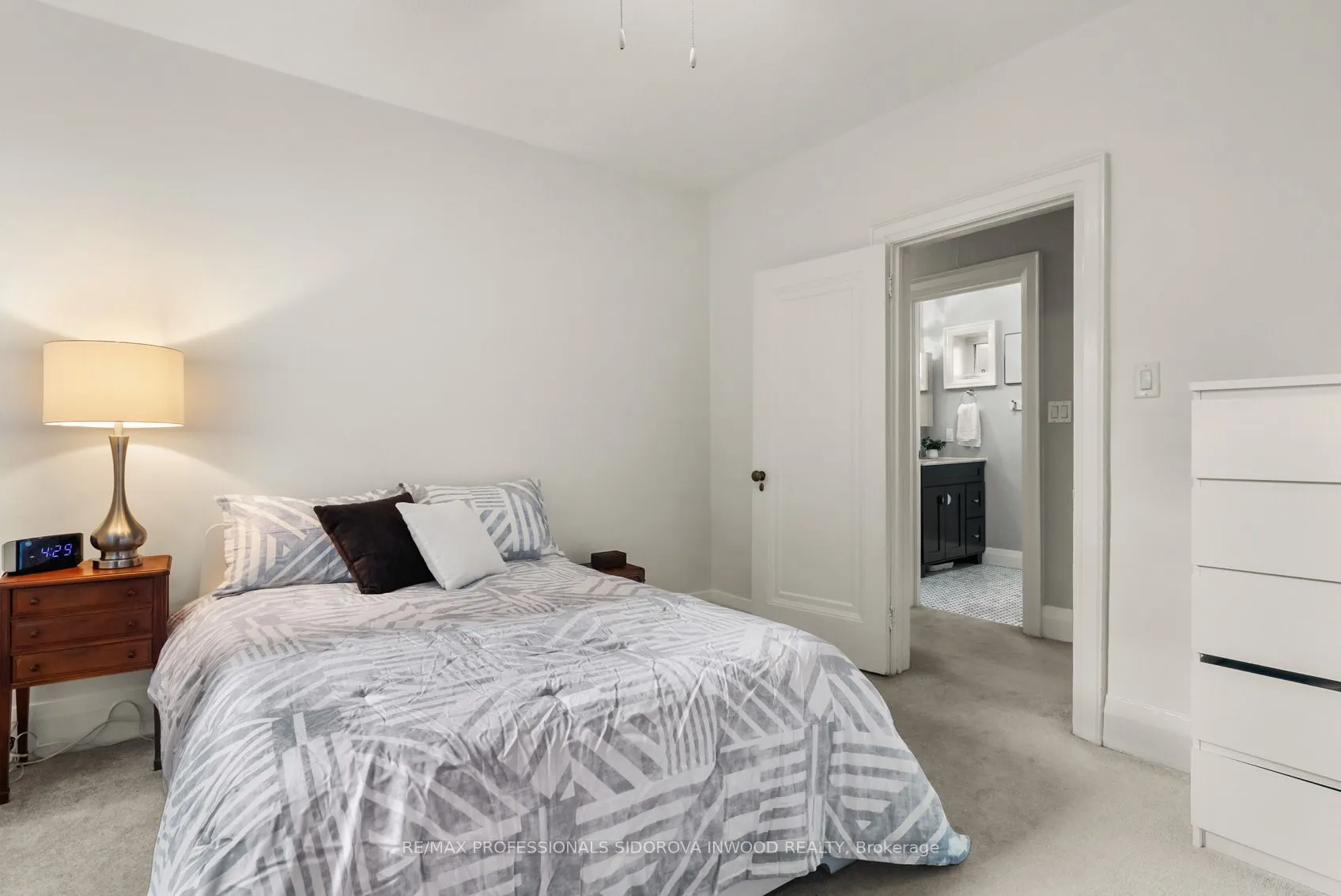 96 Evelyn Crescent