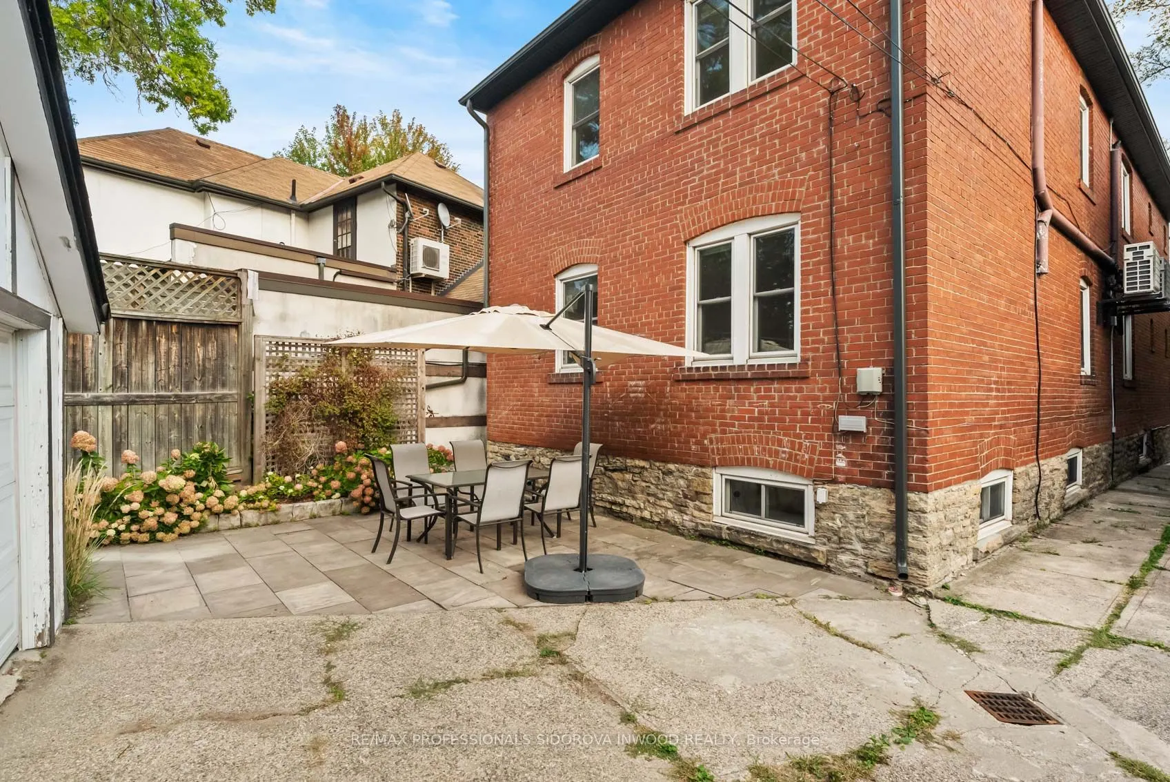 96 Evelyn Crescent