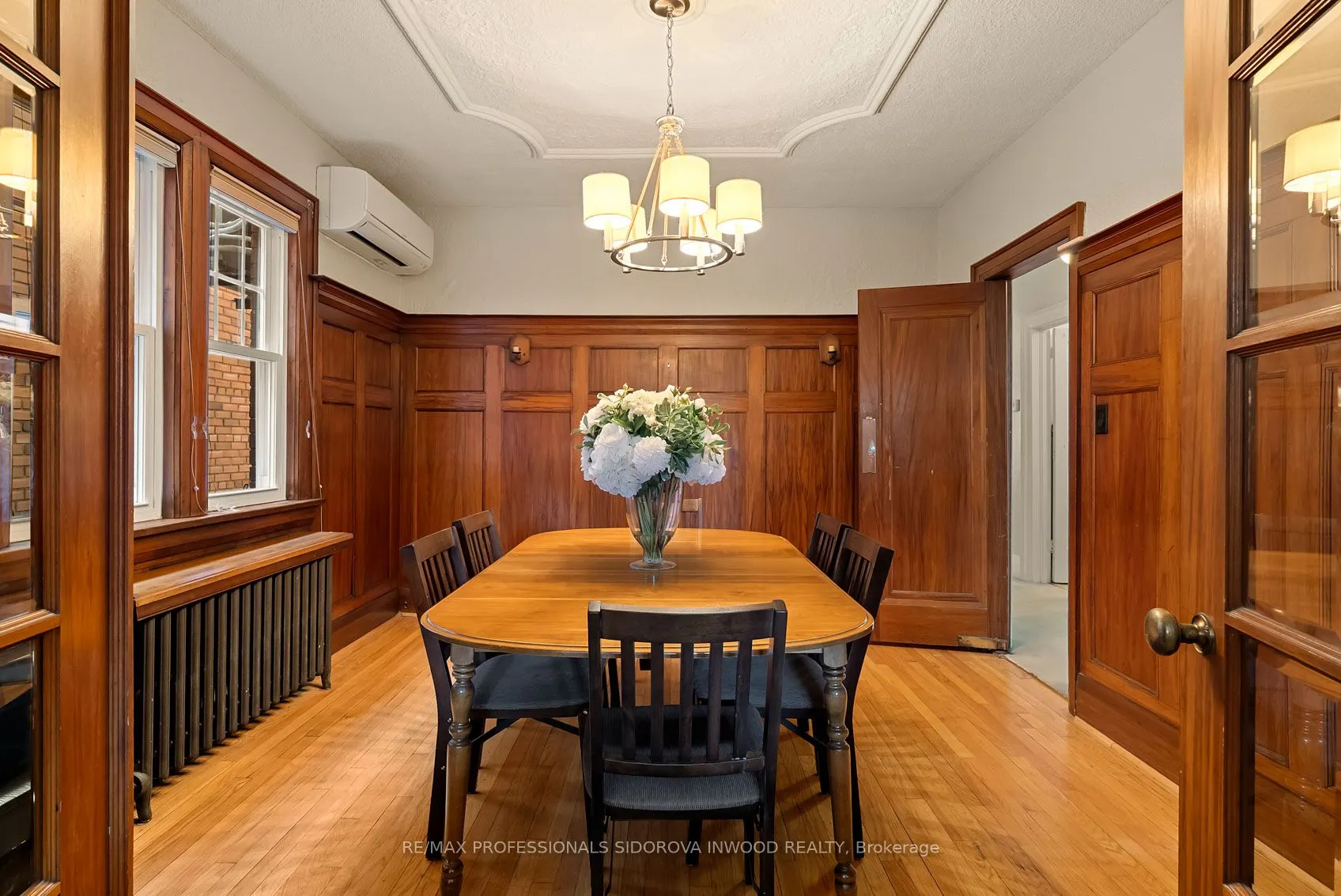 96 Evelyn Crescent