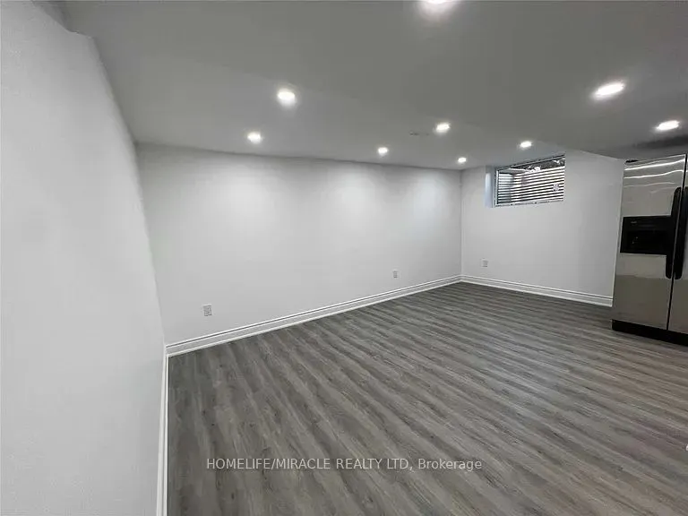 3371 Schomberg Avenue