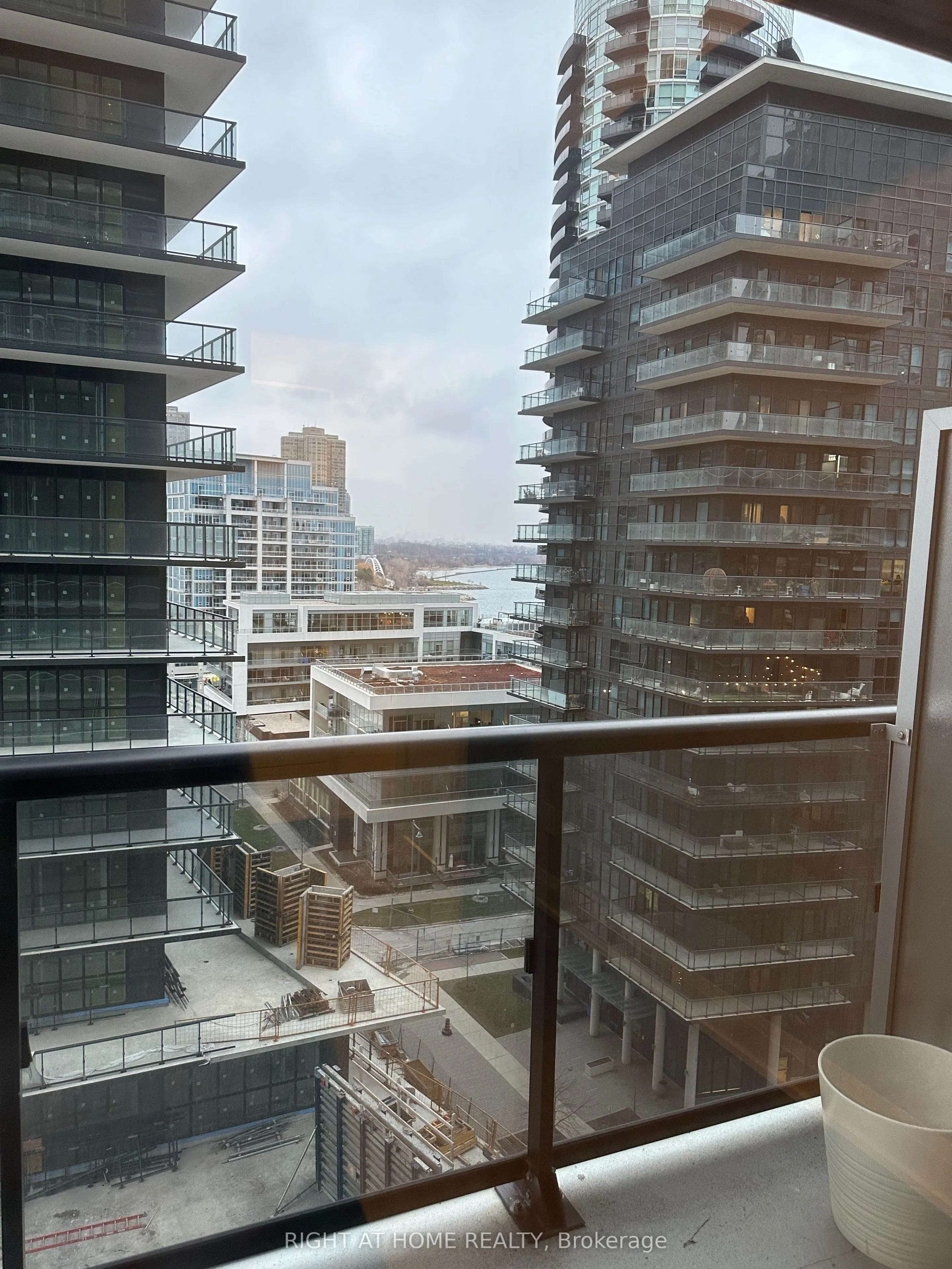 56 ANNIE CRAIG Drive, #1011
