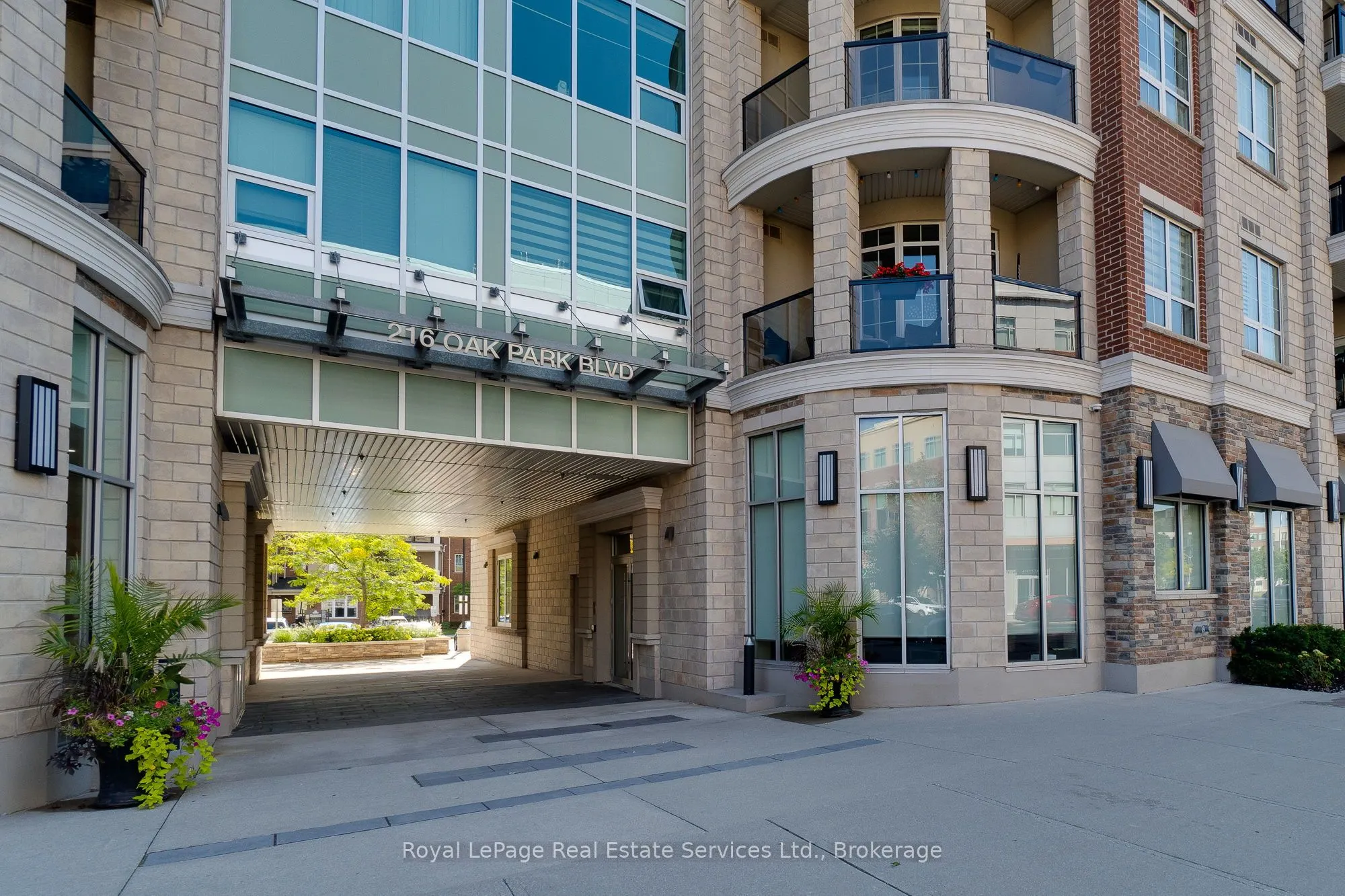 216 Oak Park Boulevard, #411