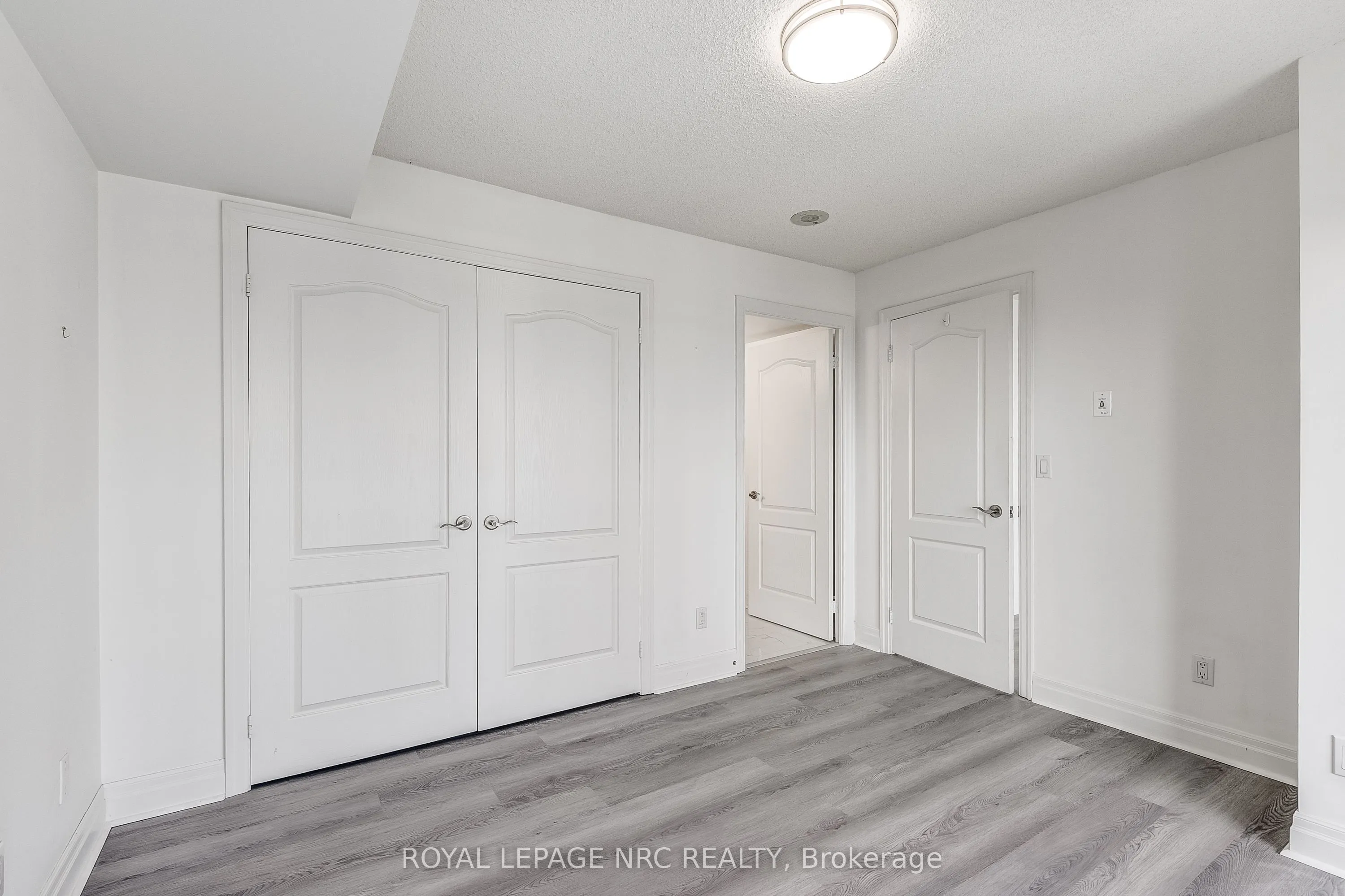 2121 Lakeshore Boulevard W, #1211
