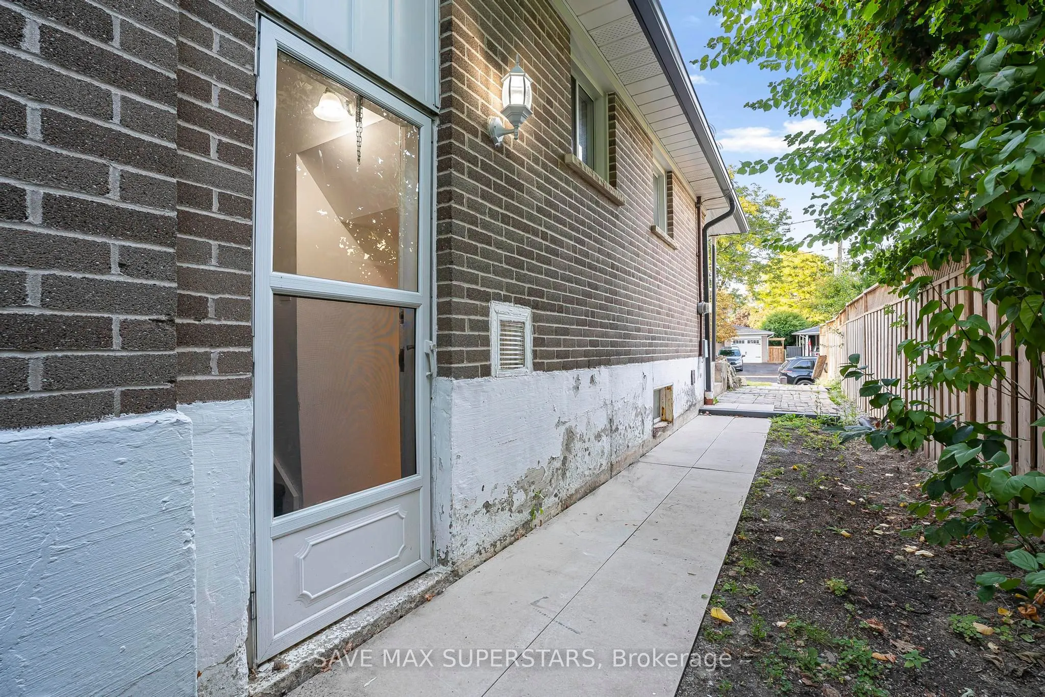 87 Pennington Crescent, #Lower