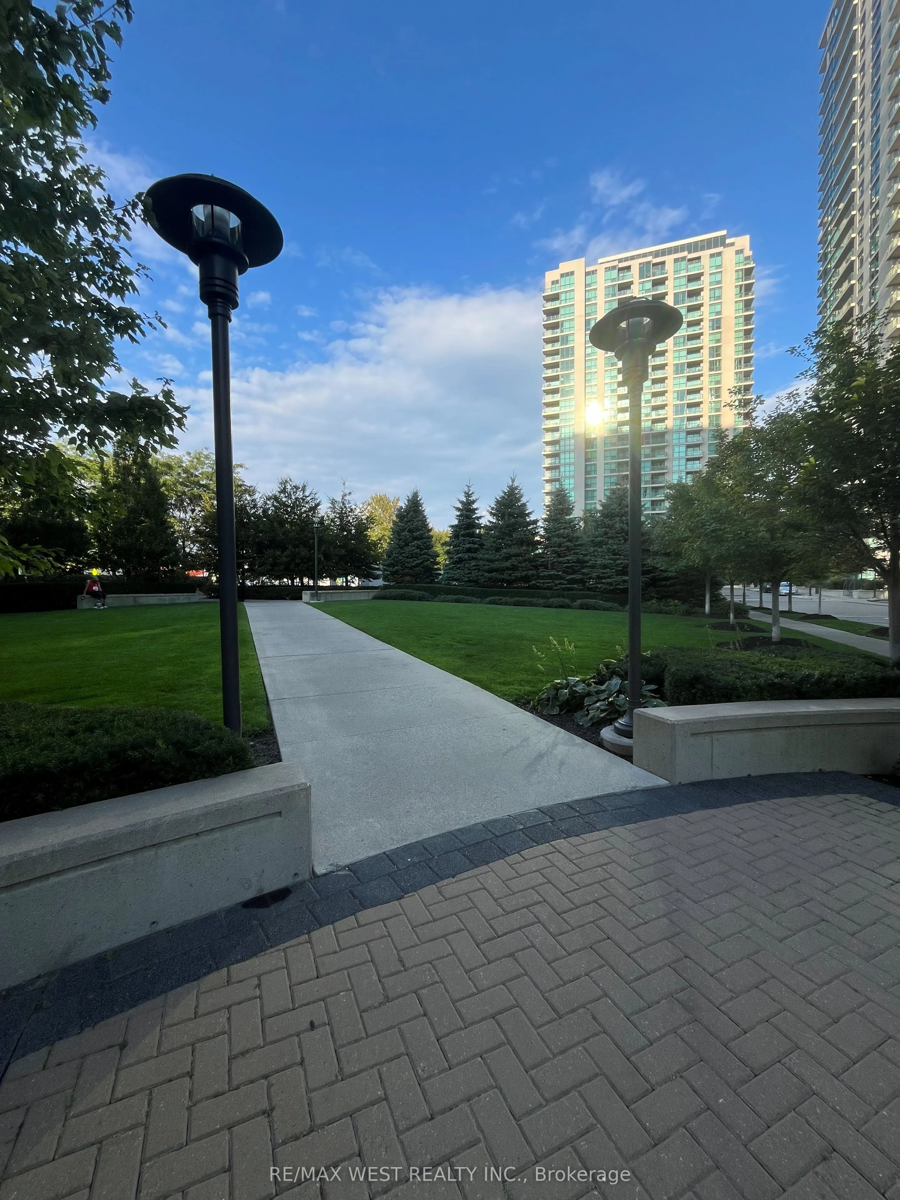 235 Sherway Gardens Road, #911