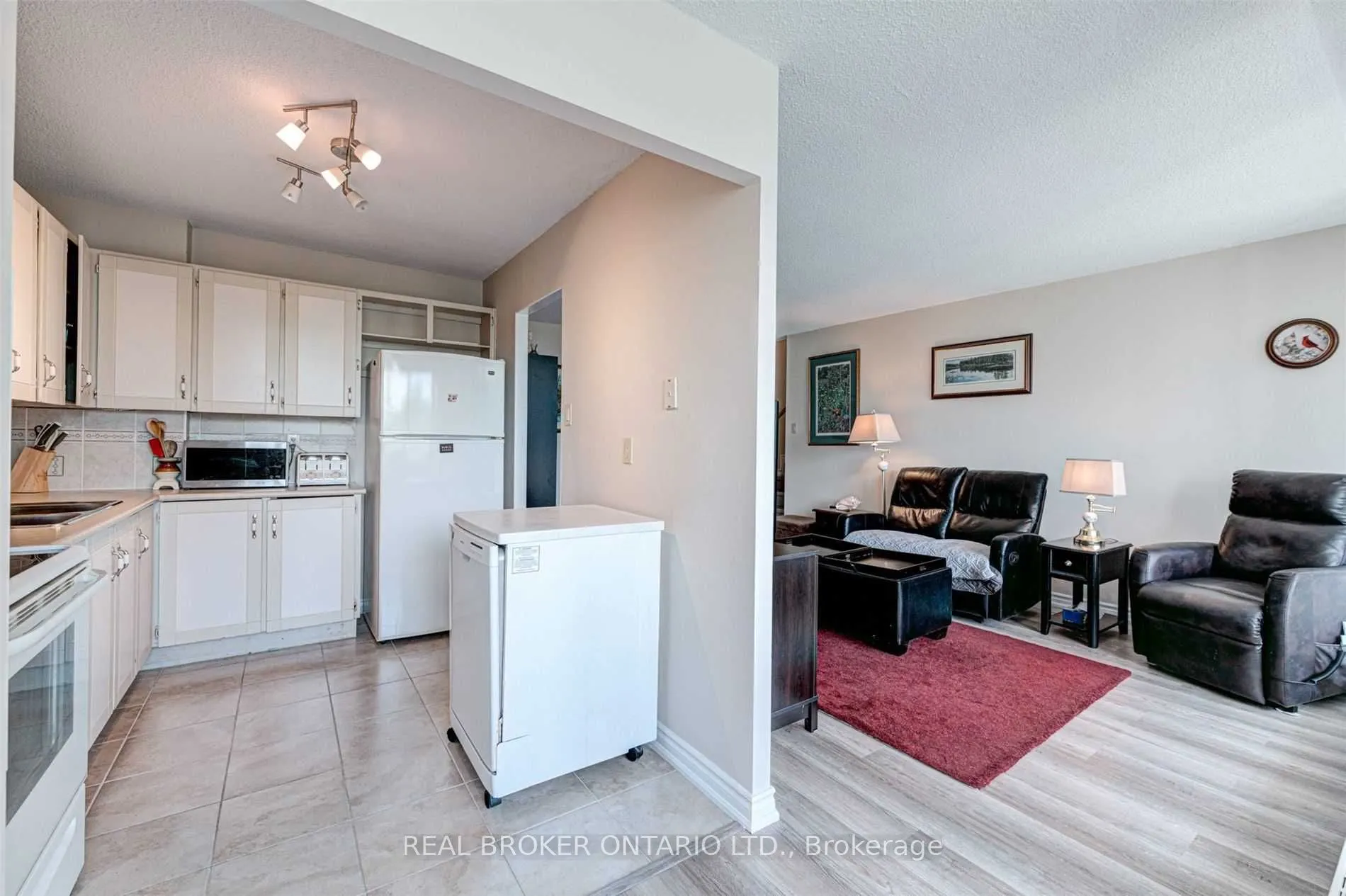 530 Lolita Gardens, #303