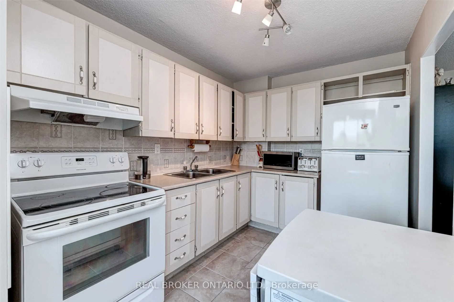 530 Lolita Gardens, #303