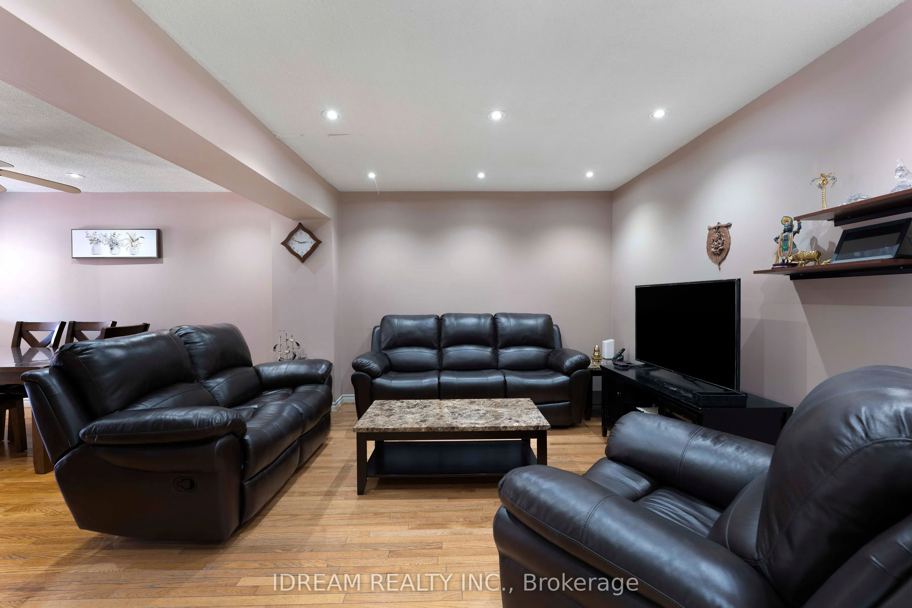42 Mccleave Crescent