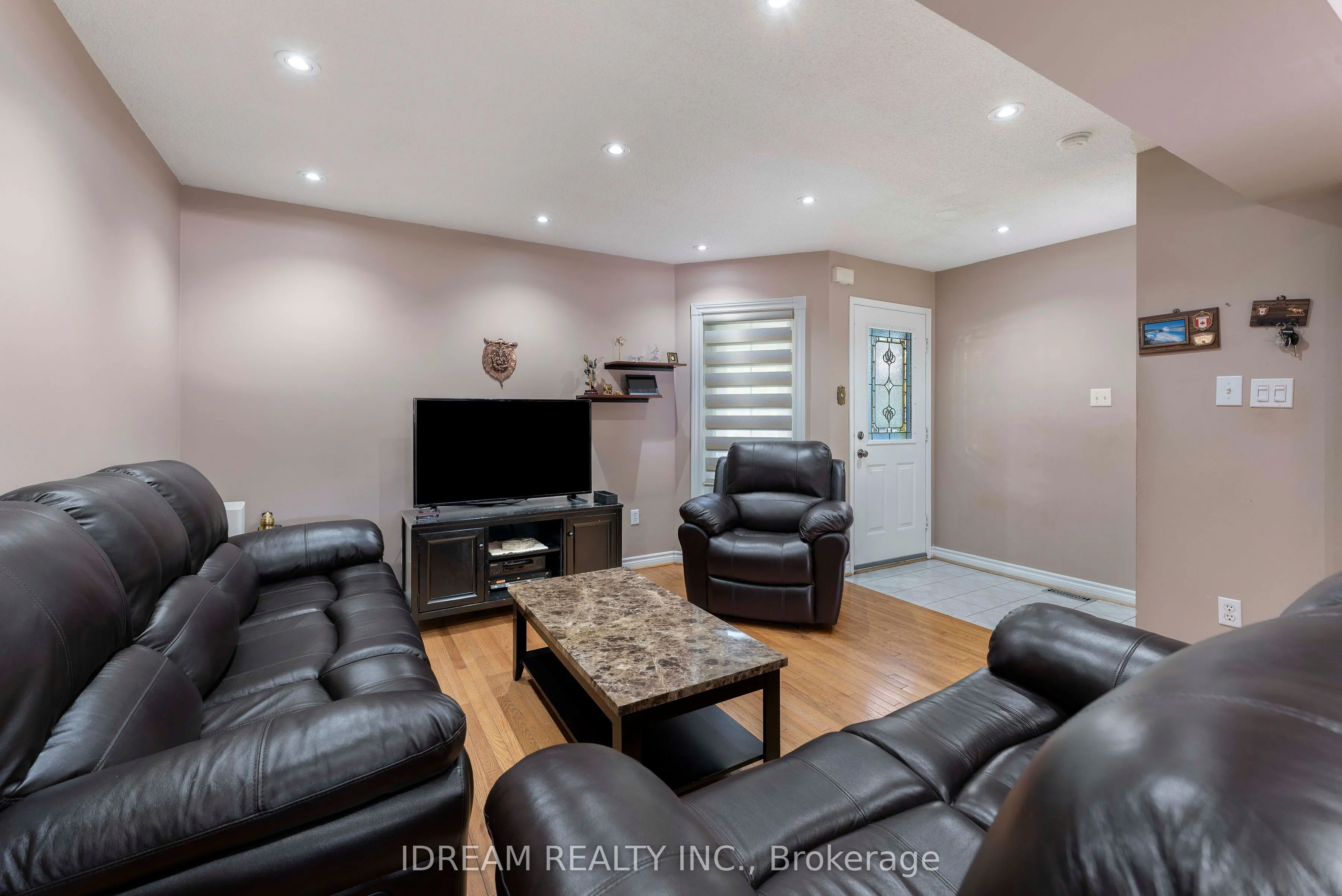 42 Mccleave Crescent