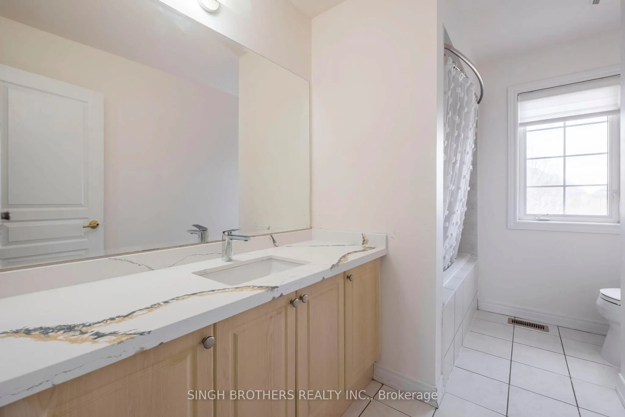 78 Mainard Crescent, #Upper