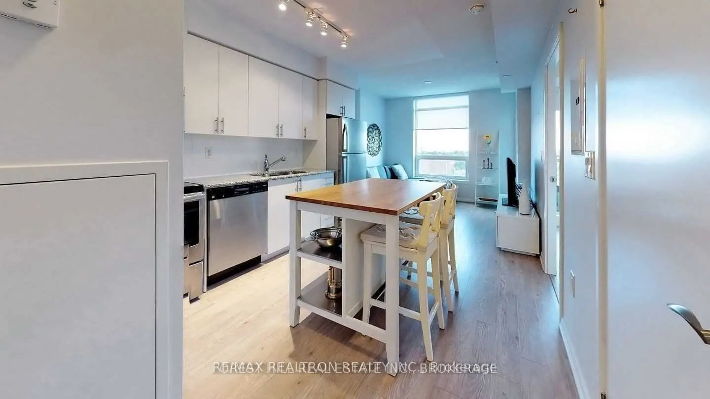 830 Lawrence Avenue W, #644