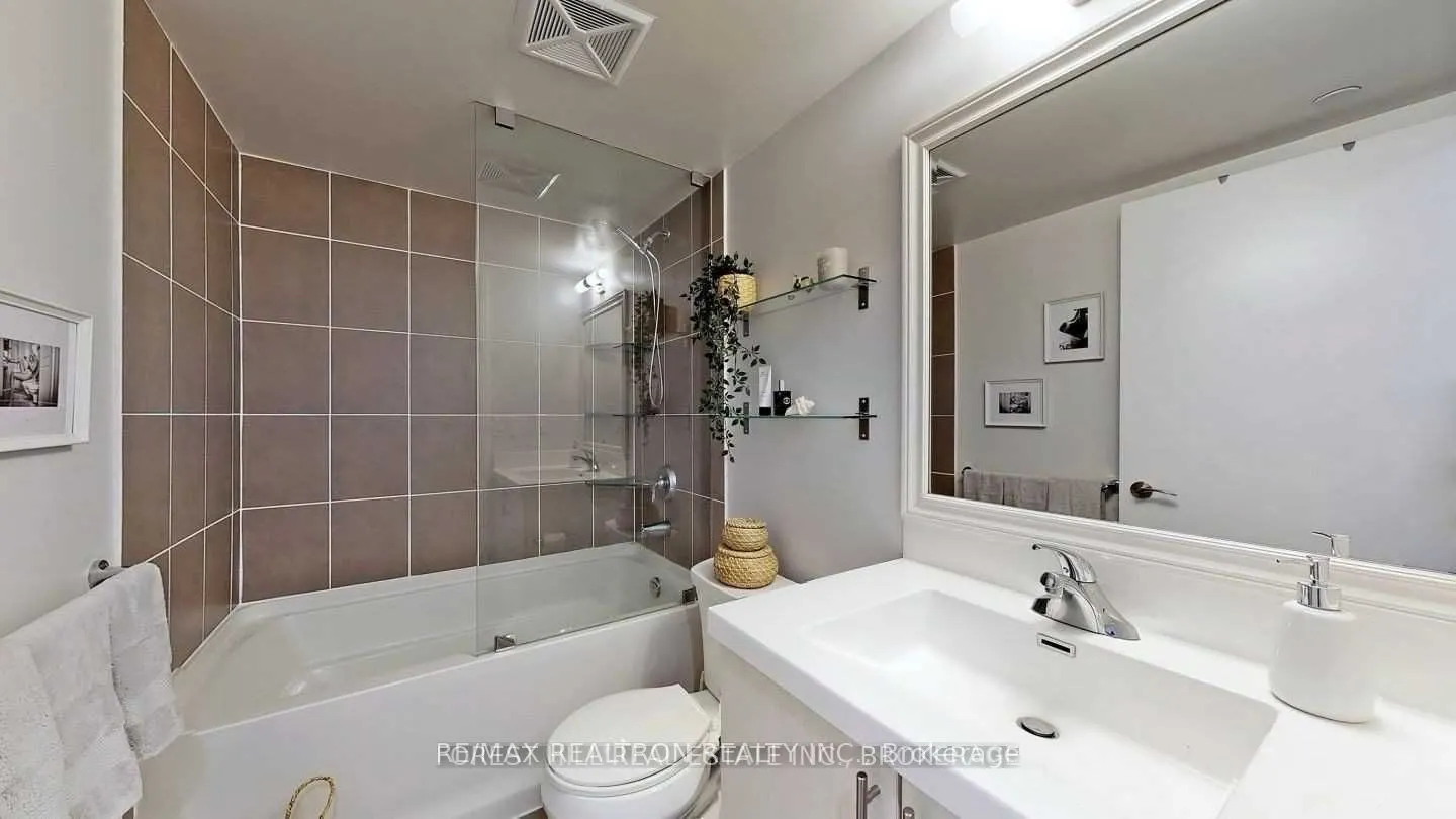 830 Lawrence Avenue W, #644