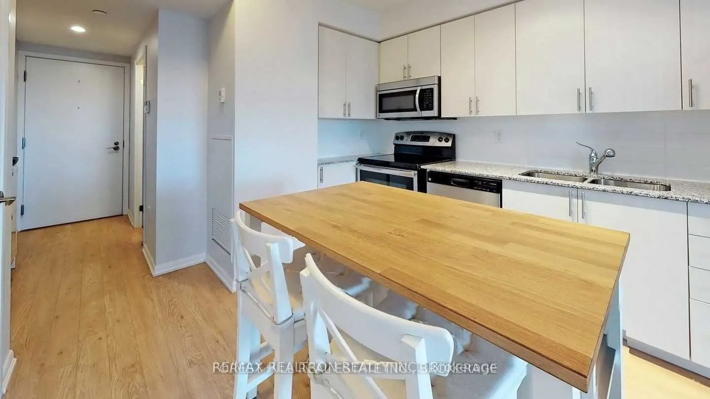 830 Lawrence Avenue W, #644