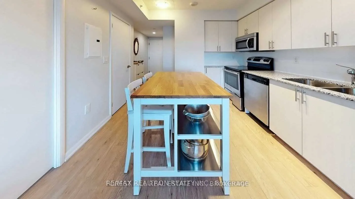 830 Lawrence Avenue W, #644