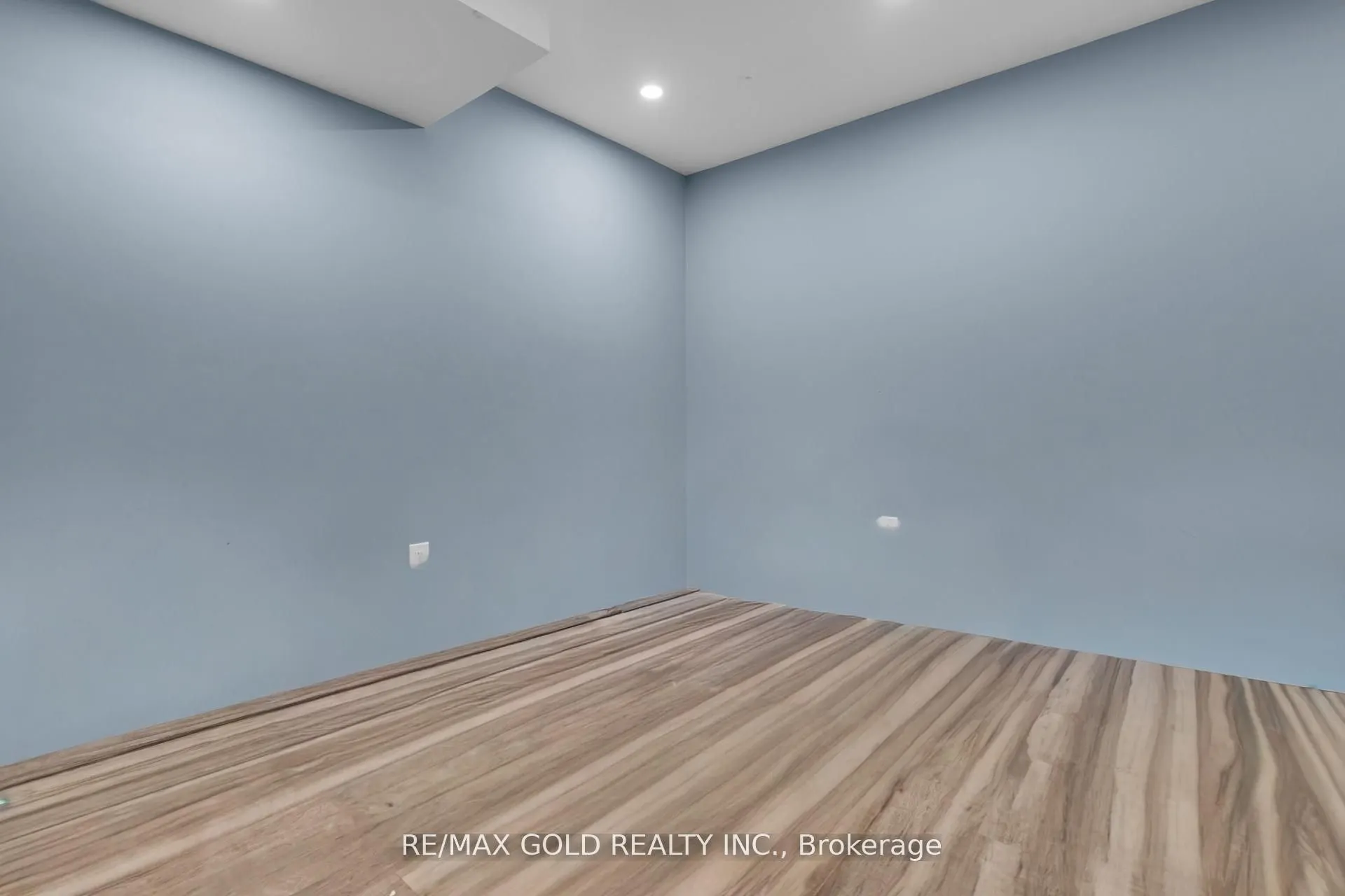 255 Brisdale Drive