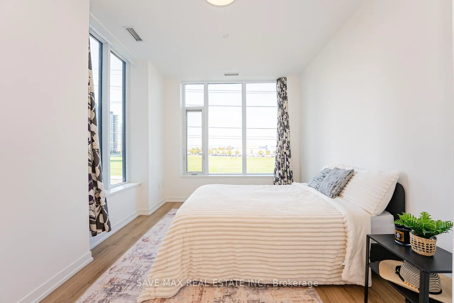 2485 Eglinton Avenue W, #402