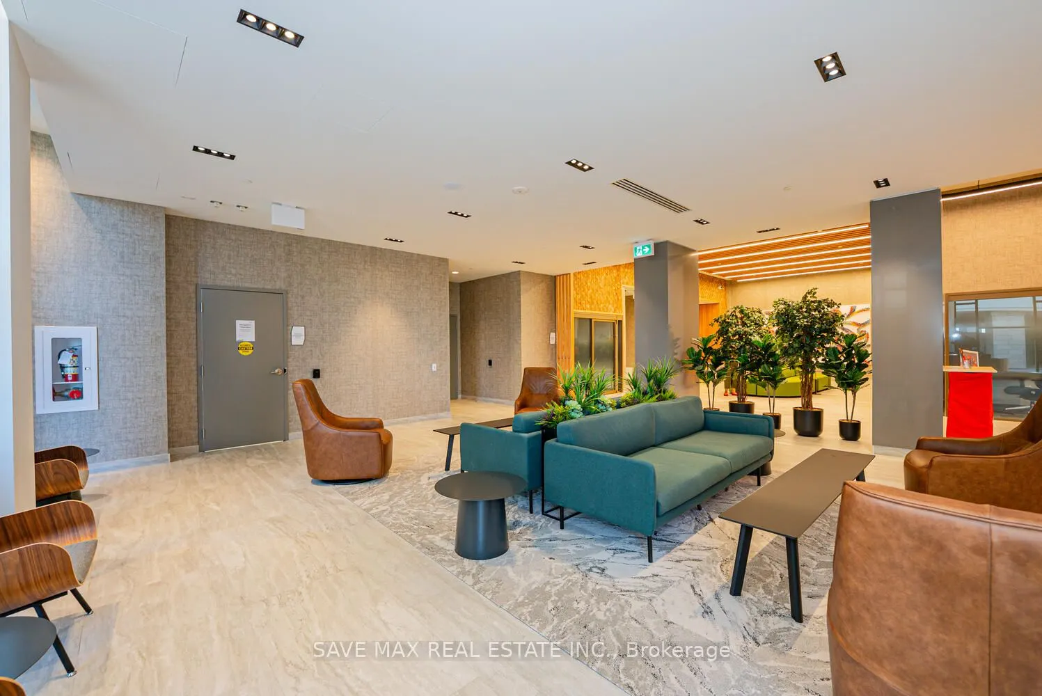 2485 Eglinton Avenue W, #402