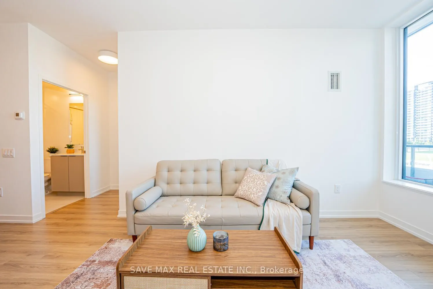 2485 Eglinton Avenue W, #402