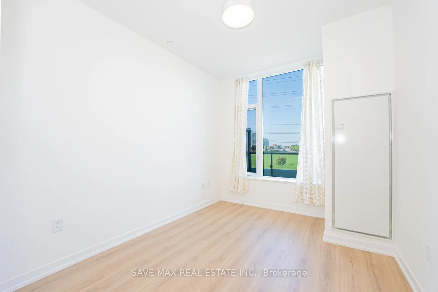 2485 Eglinton Avenue W, #402