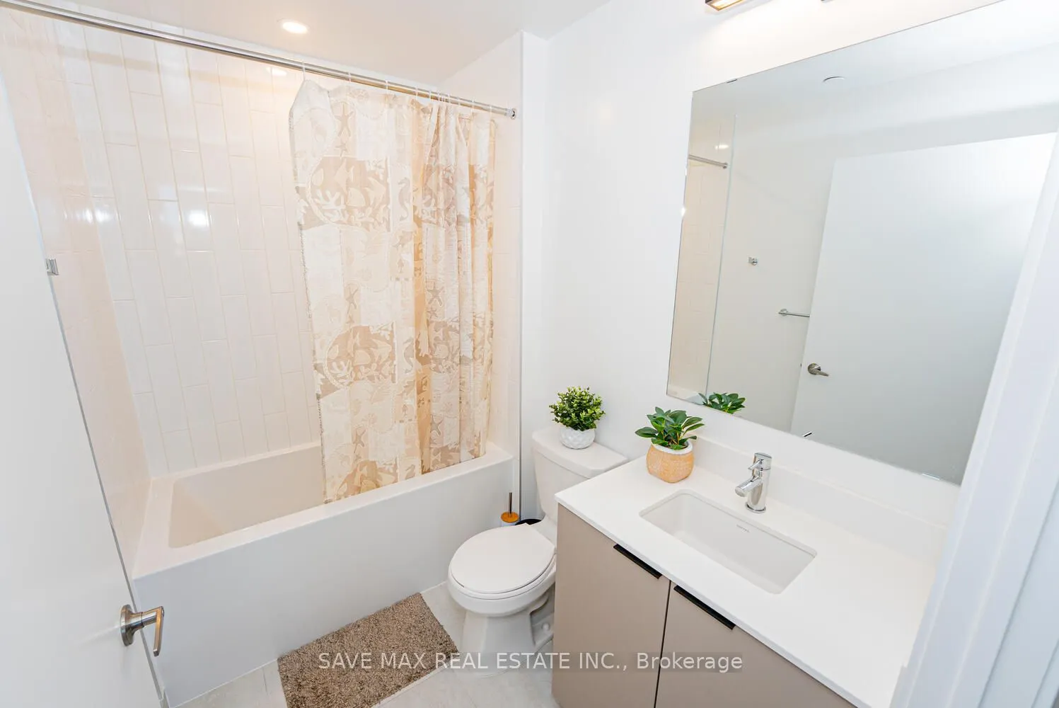 2485 Eglinton Avenue W, #402