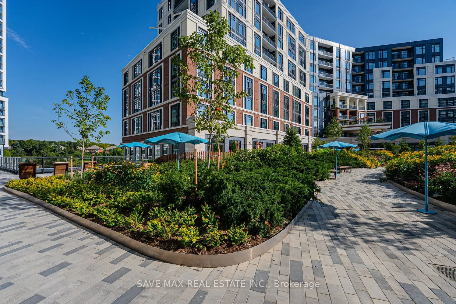2485 Eglinton Avenue W, #402