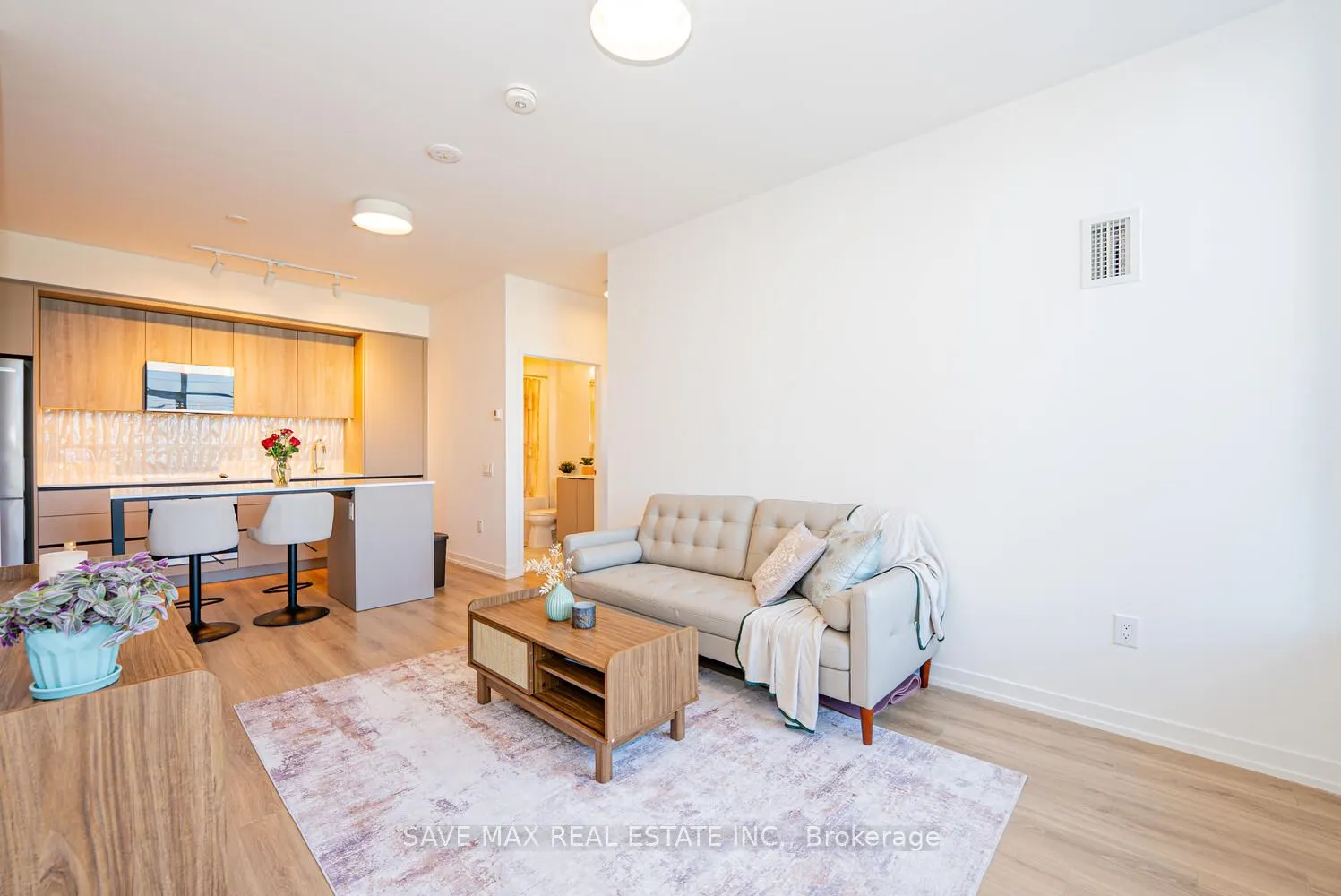 2485 Eglinton Avenue W, #402