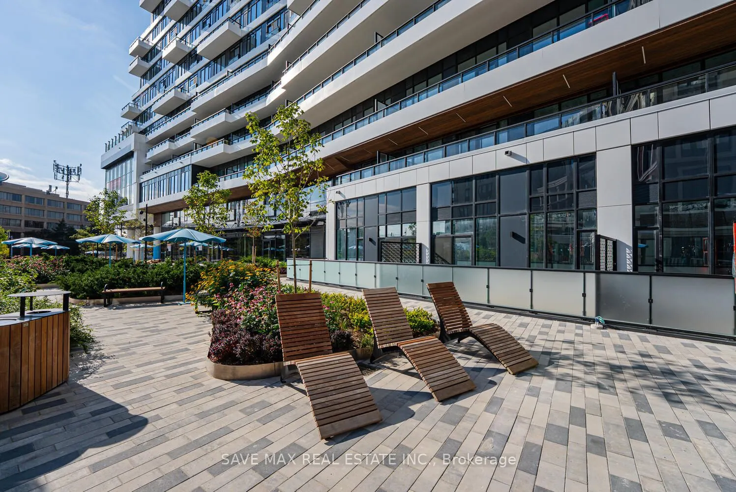 2485 Eglinton Avenue W, #402