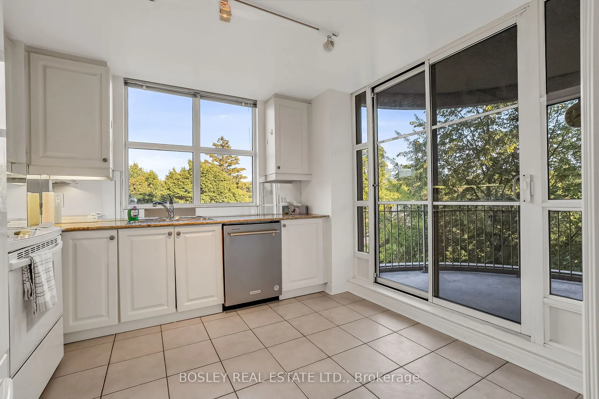 3085 Bloor Street W, #415
