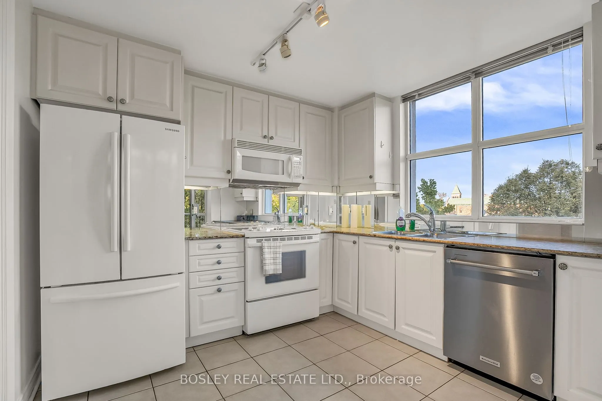 3085 Bloor Street W, #415