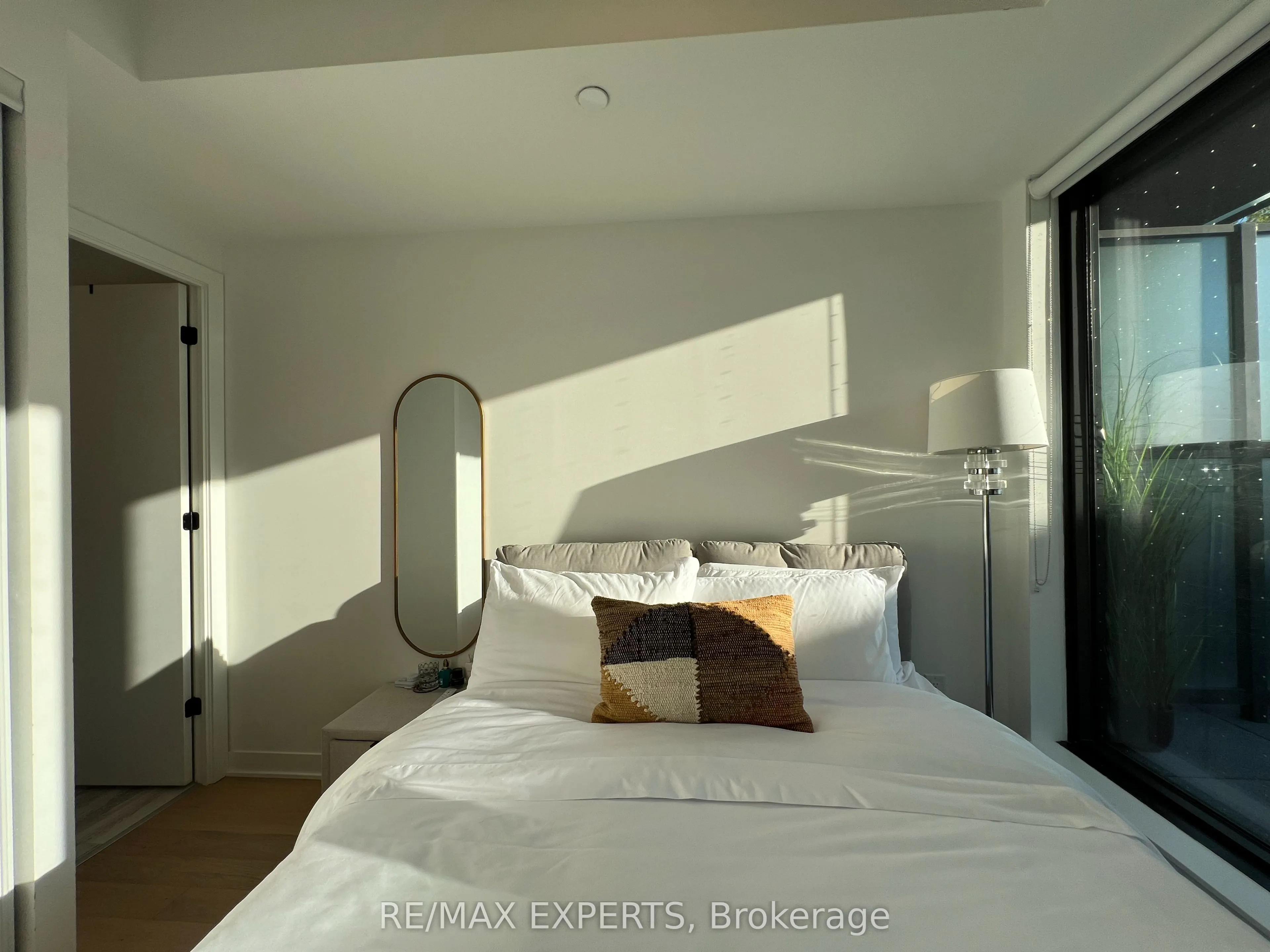 2625 Dundas Street W, #302