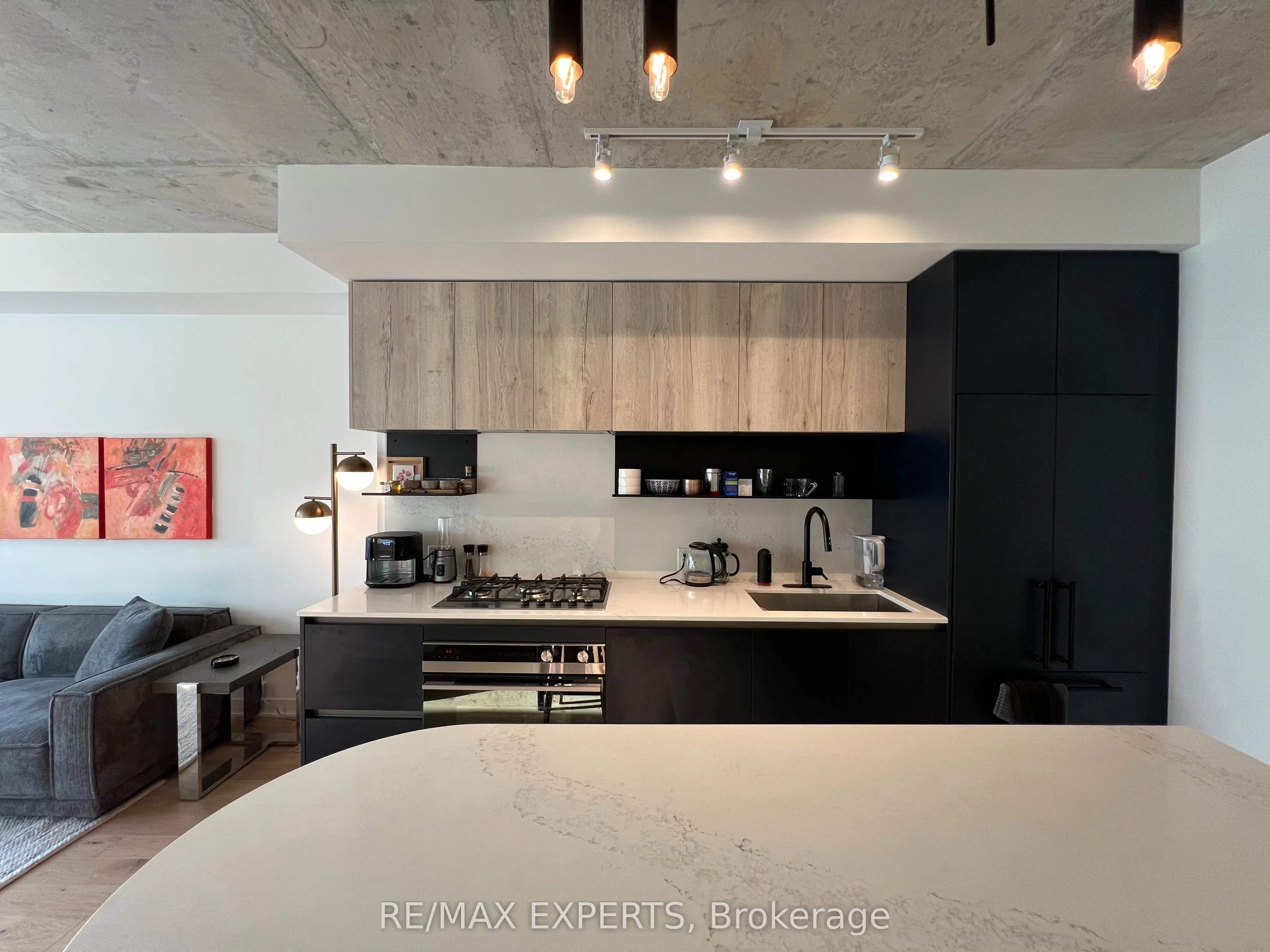2625 Dundas Street W, #302