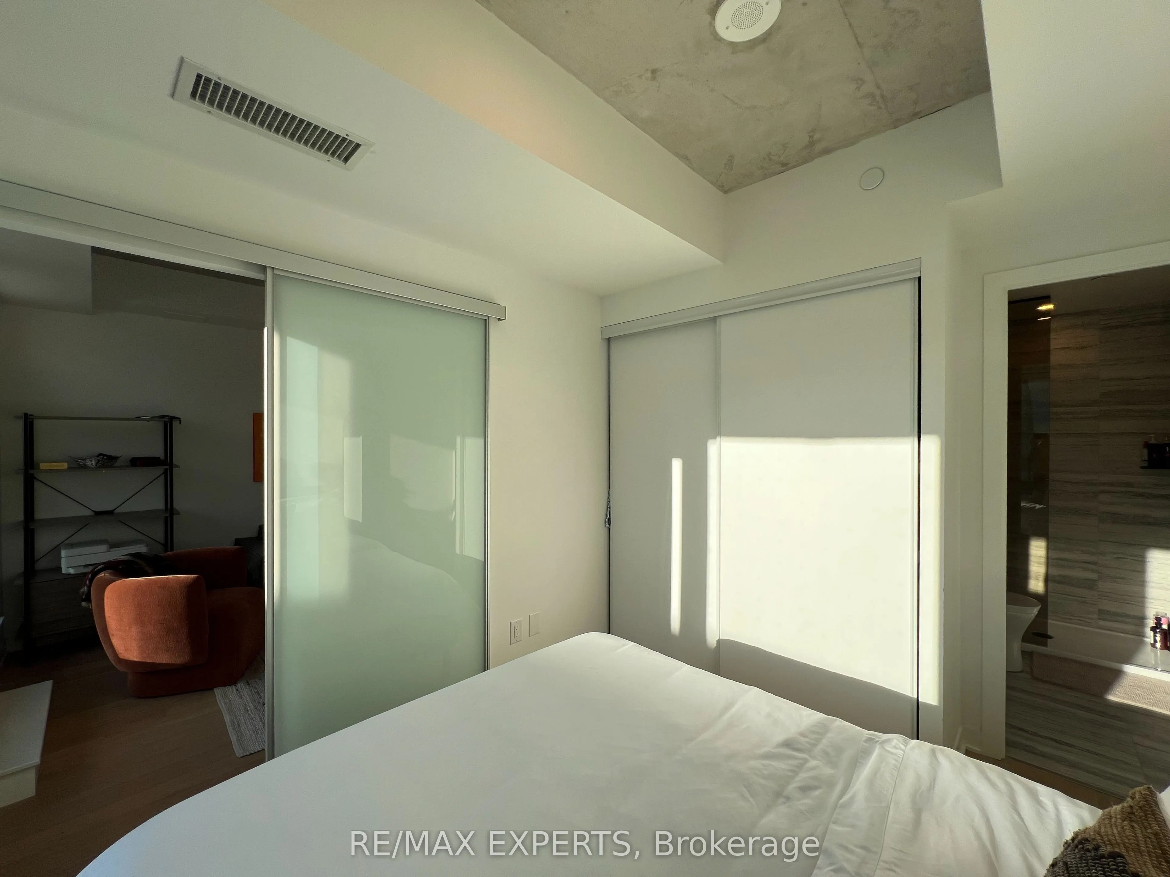 2625 Dundas Street W, #302