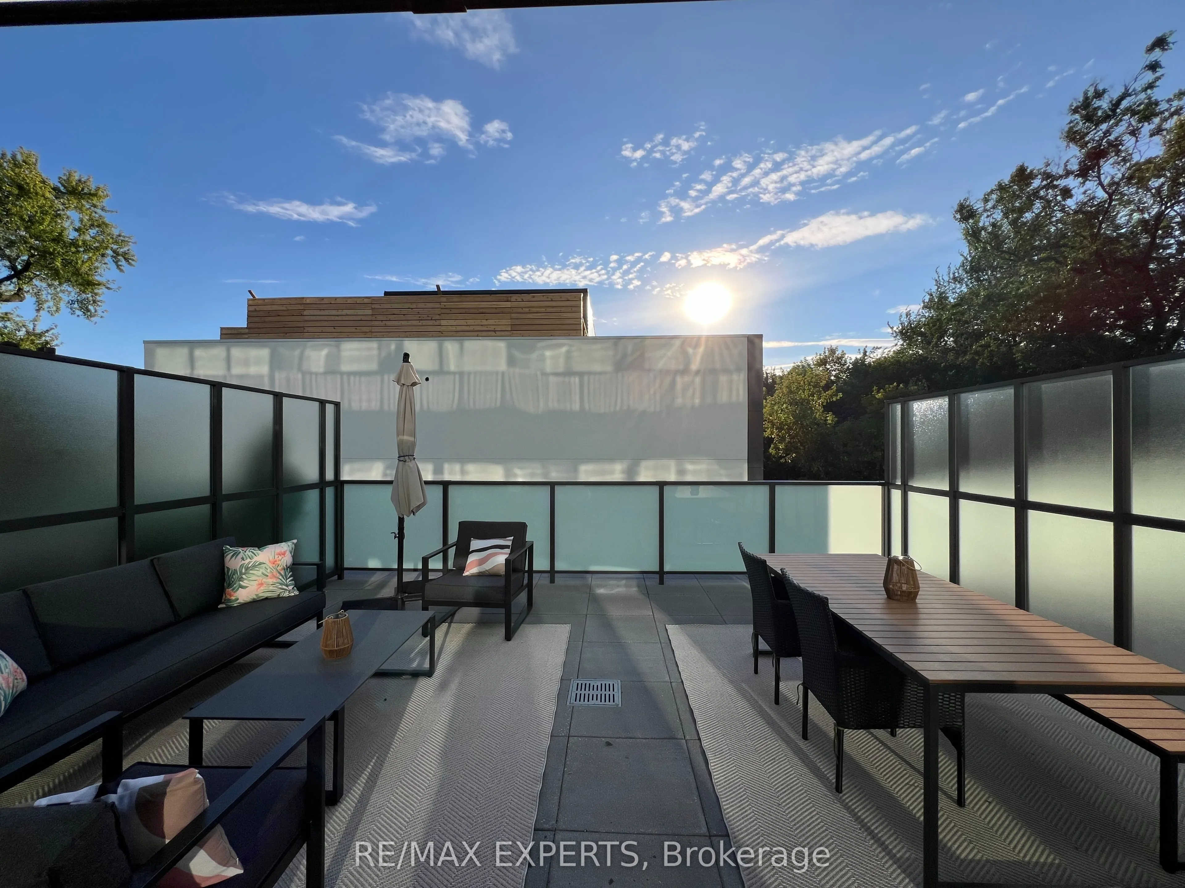 2625 Dundas Street W, #302